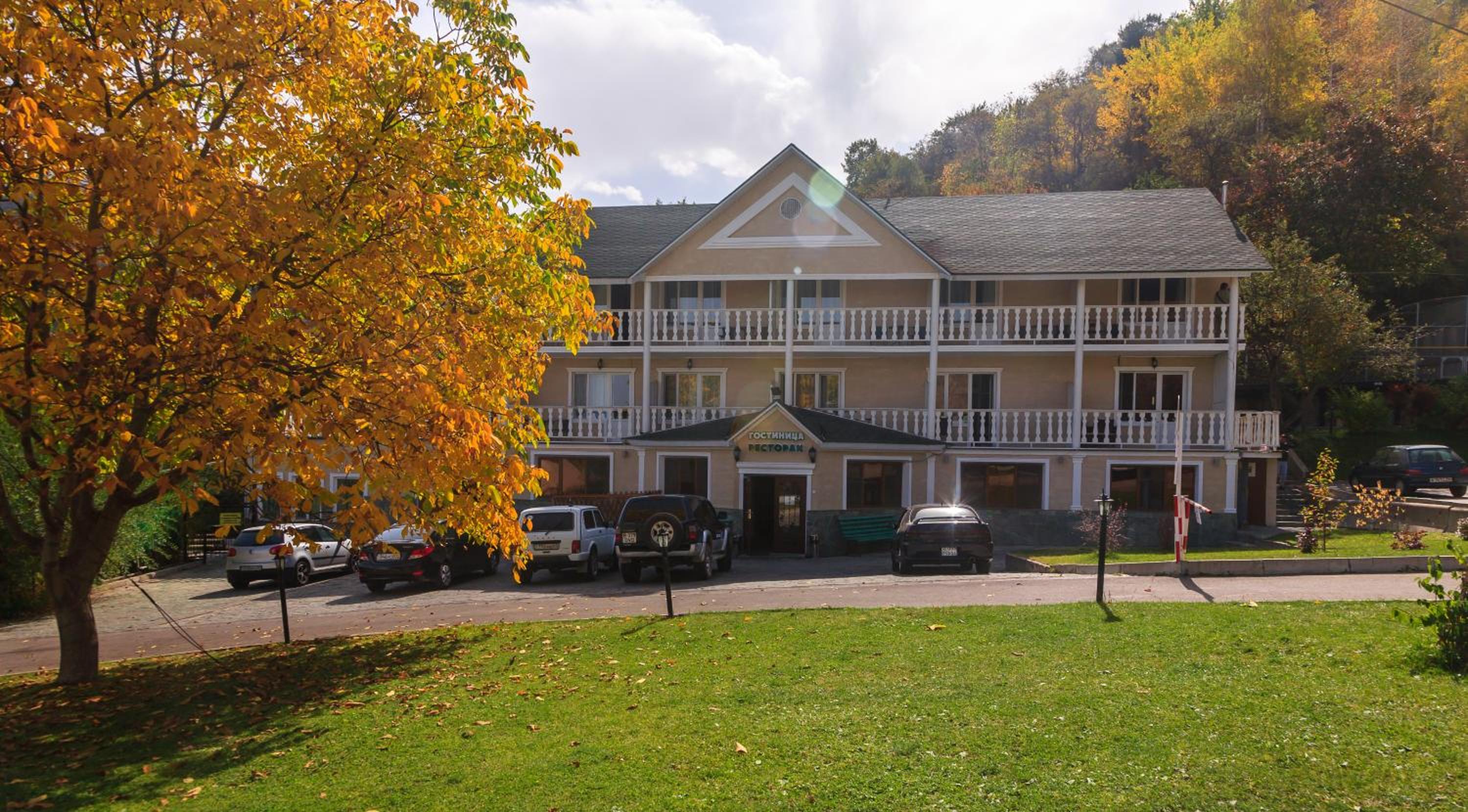 Suite With Mountain View