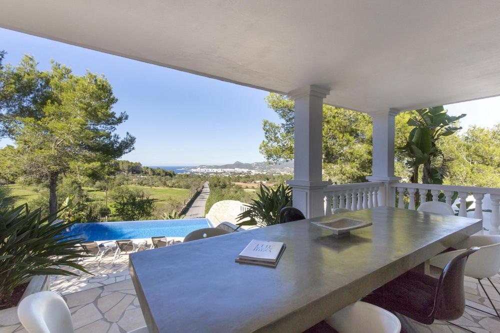 Villa photo 2