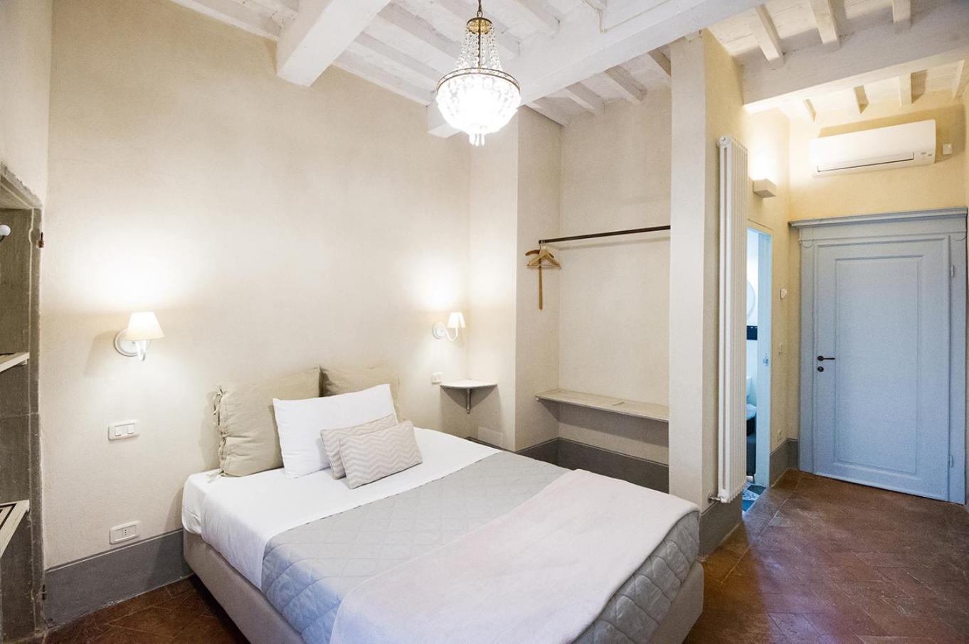 Double Room with Balcony - Photo 1