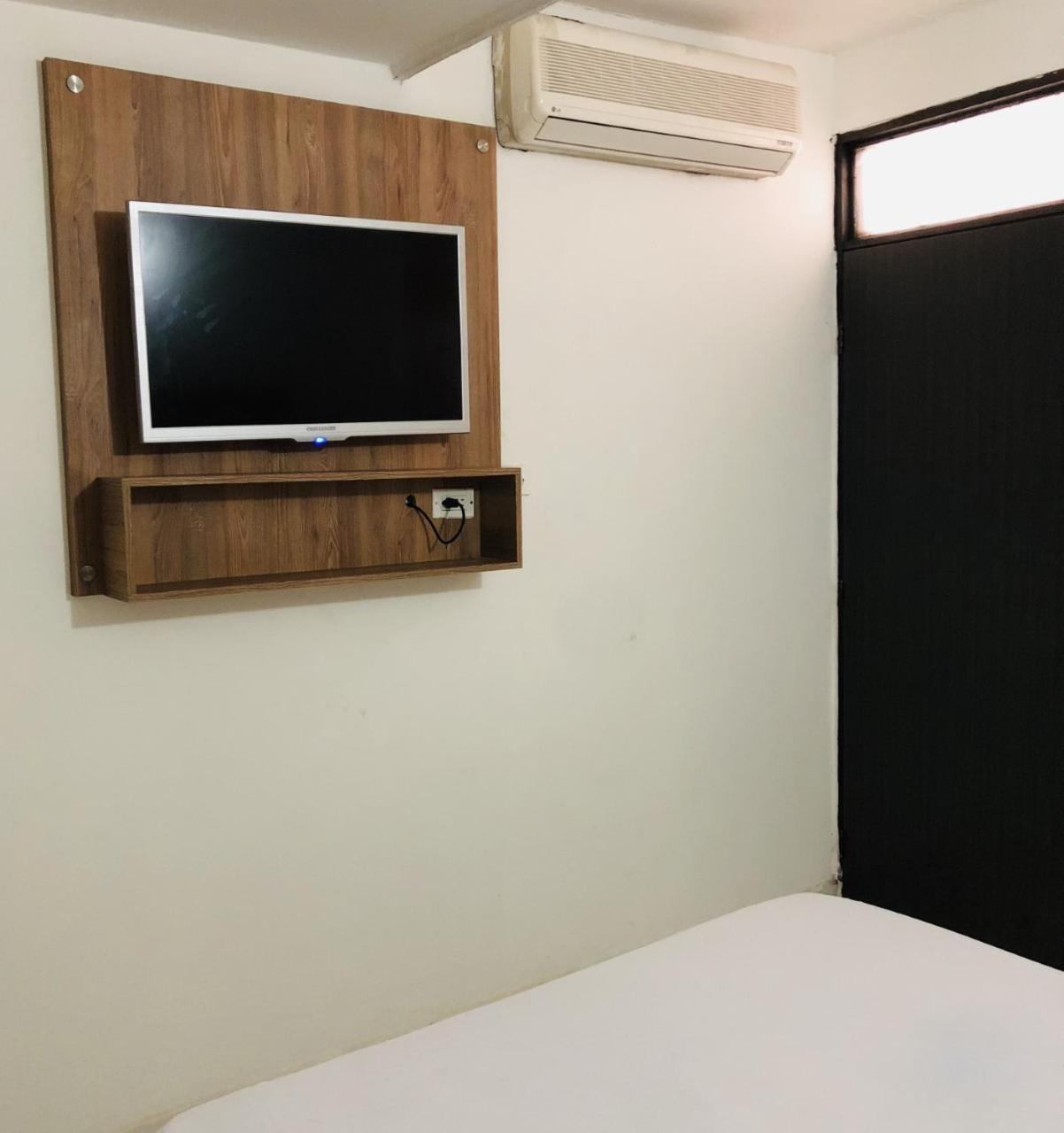 Basic Single Room with Private Bathroom photo 1