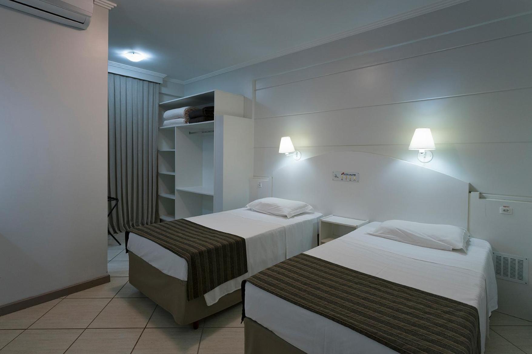 Standard Twin Room - Photo 1