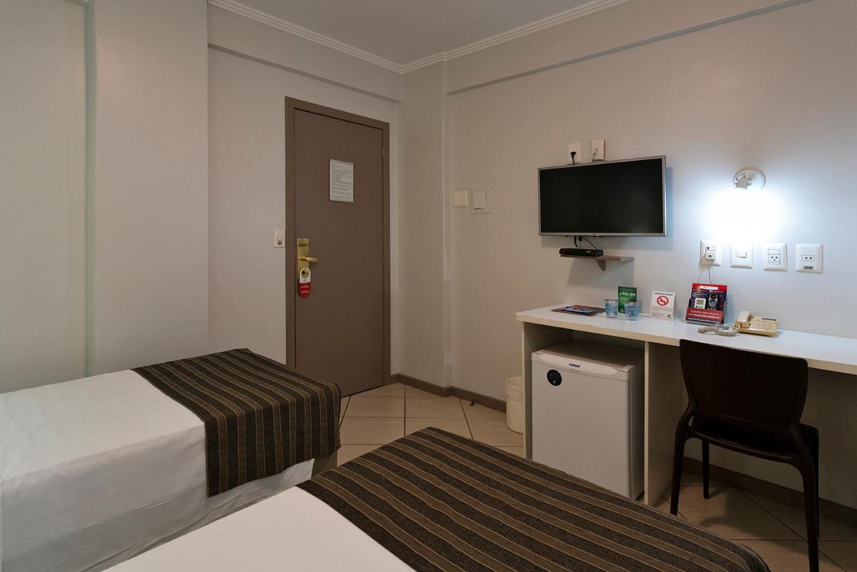 Standard Twin Room - Photo 3