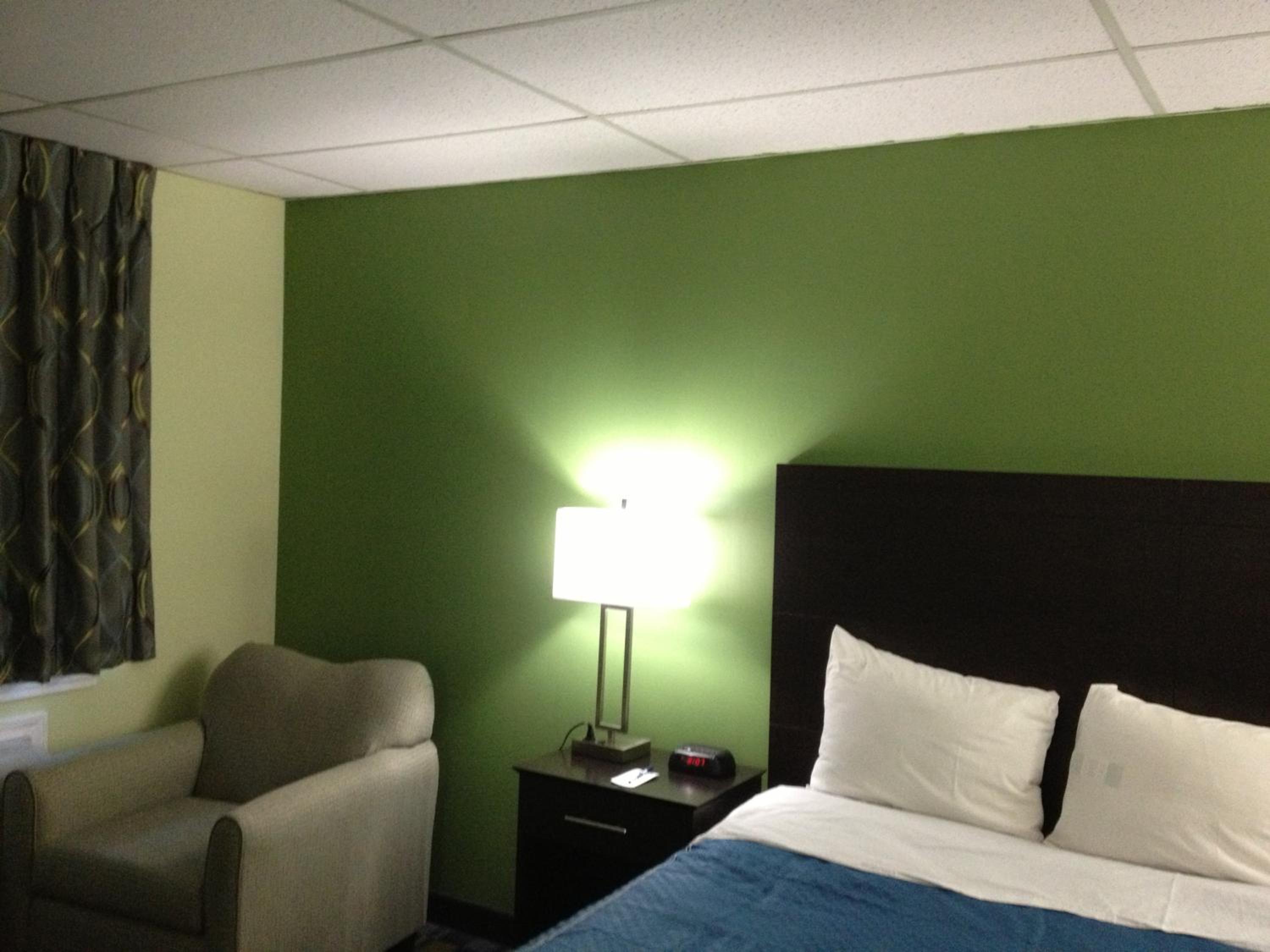 King Suite - Non-Smoking - Photo 6