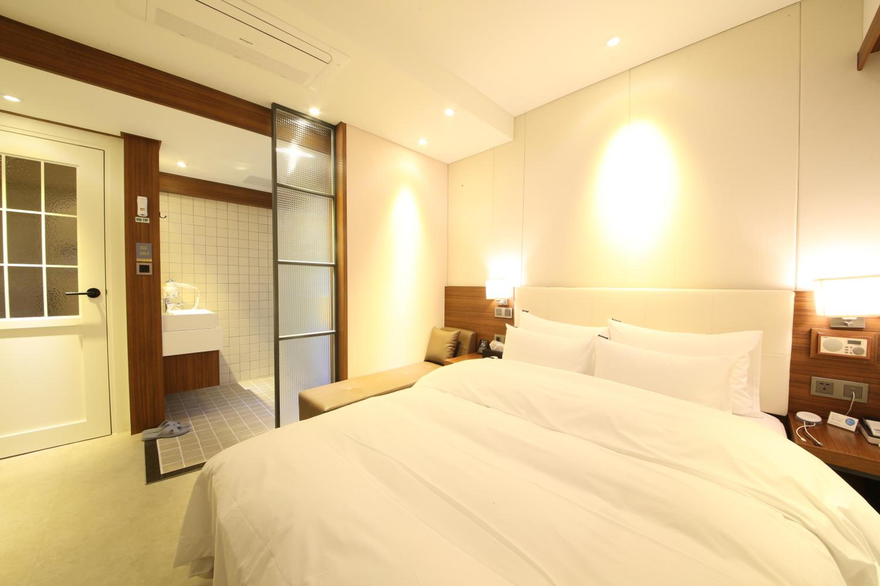 Standard Double Room - Photo 2