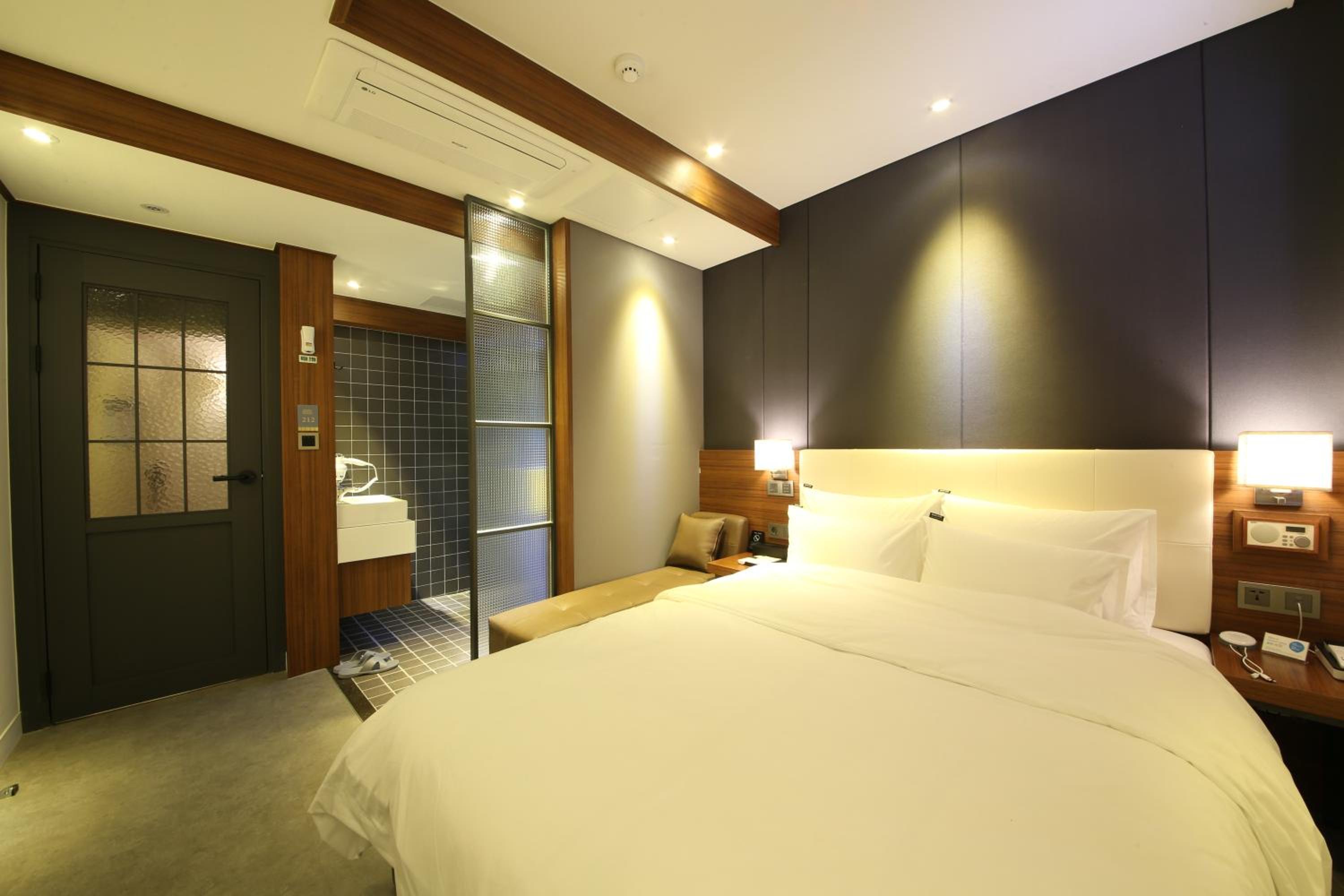 Standard Double Room - Photo 1
