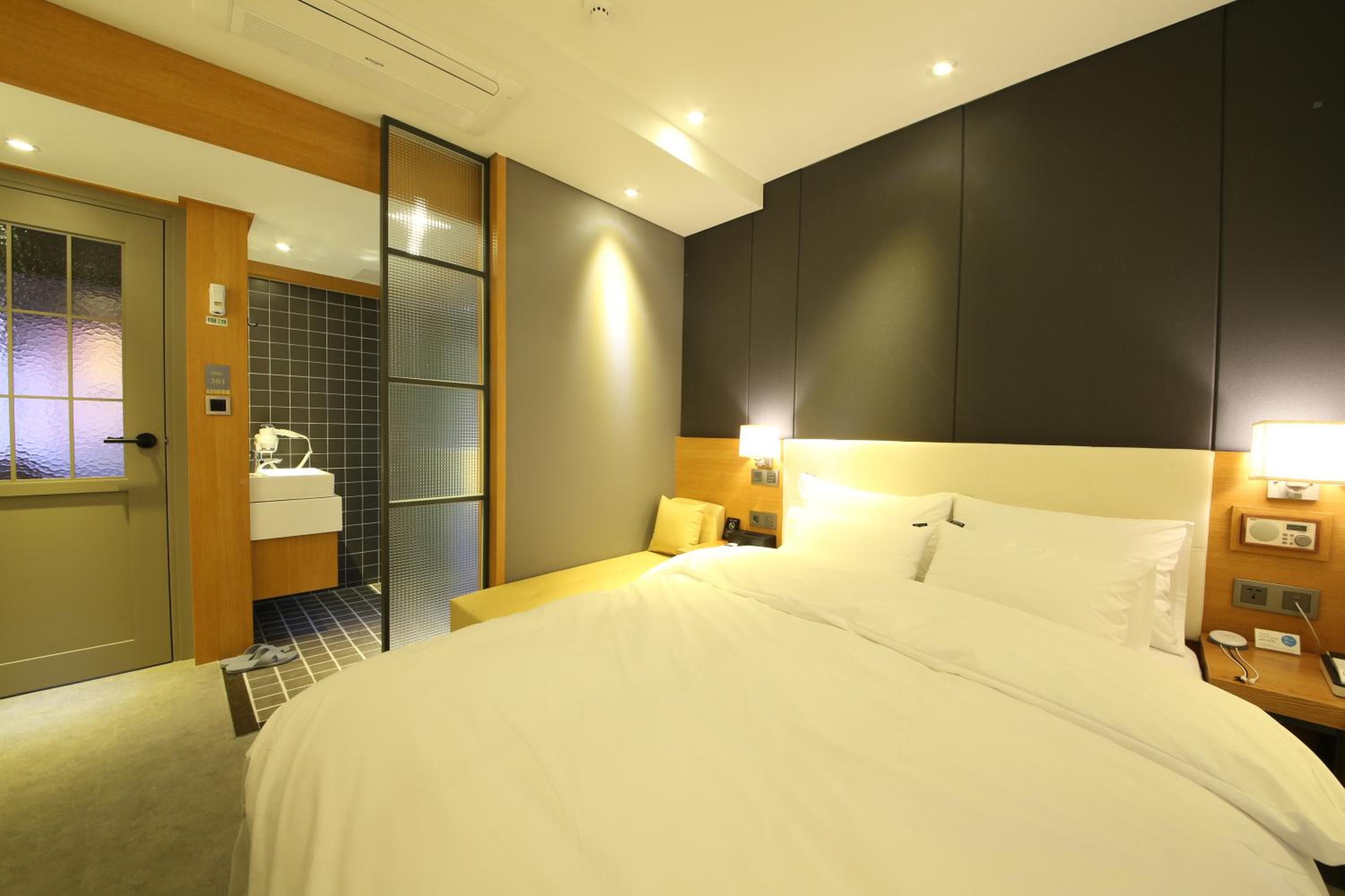 Standard Double Room - Photo 6