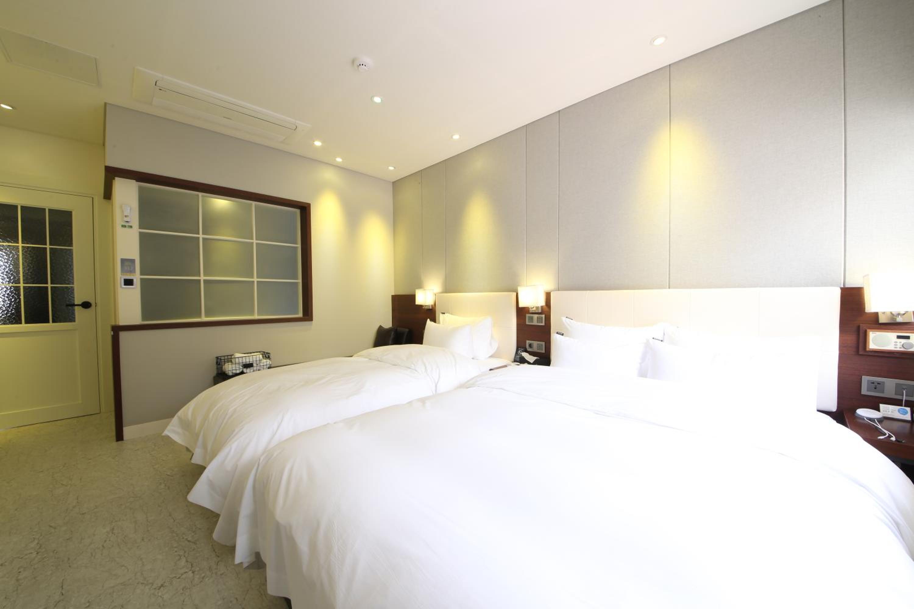 Deluxe Twin Room - Photo 6