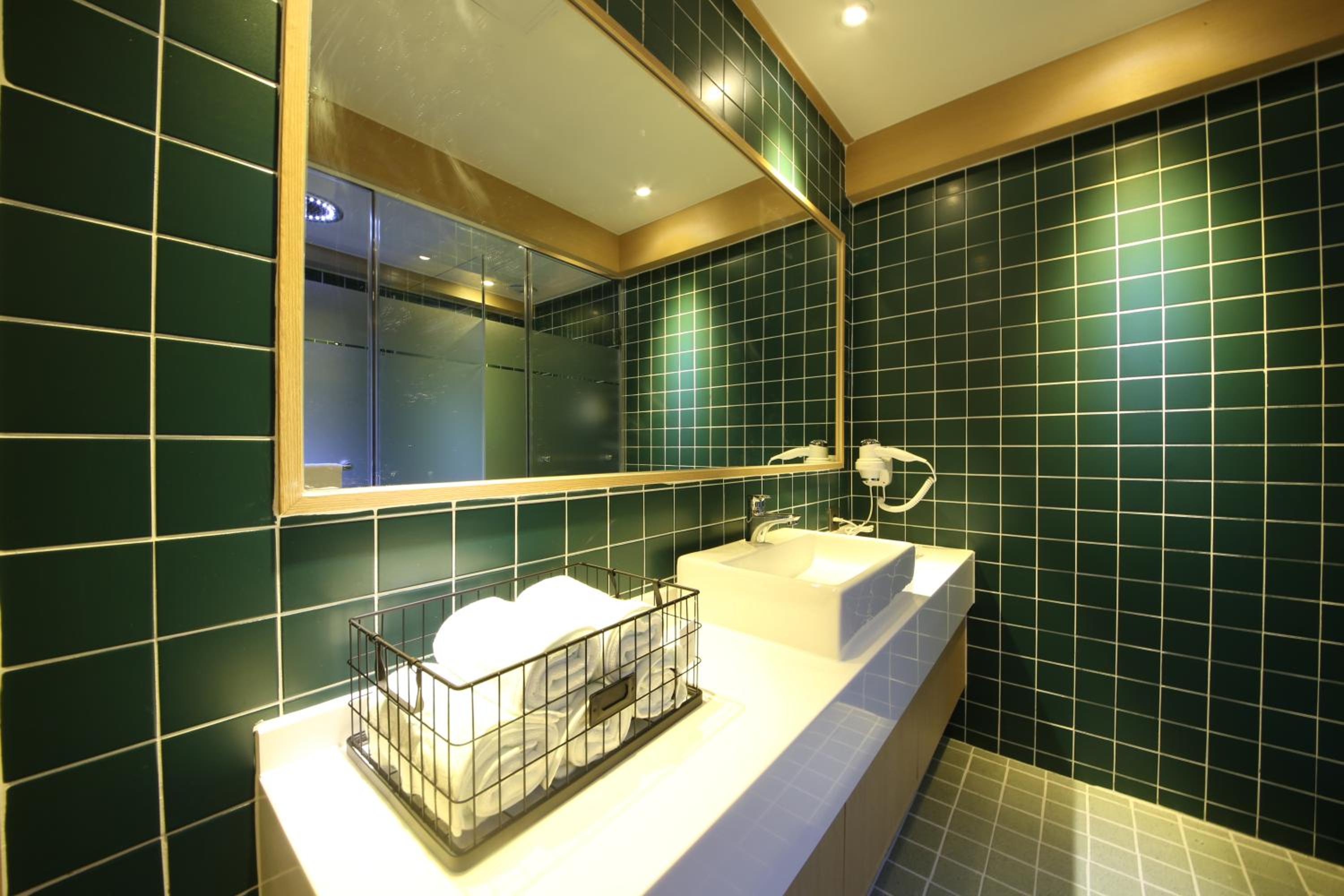 Deluxe Family Suite - Photo 4