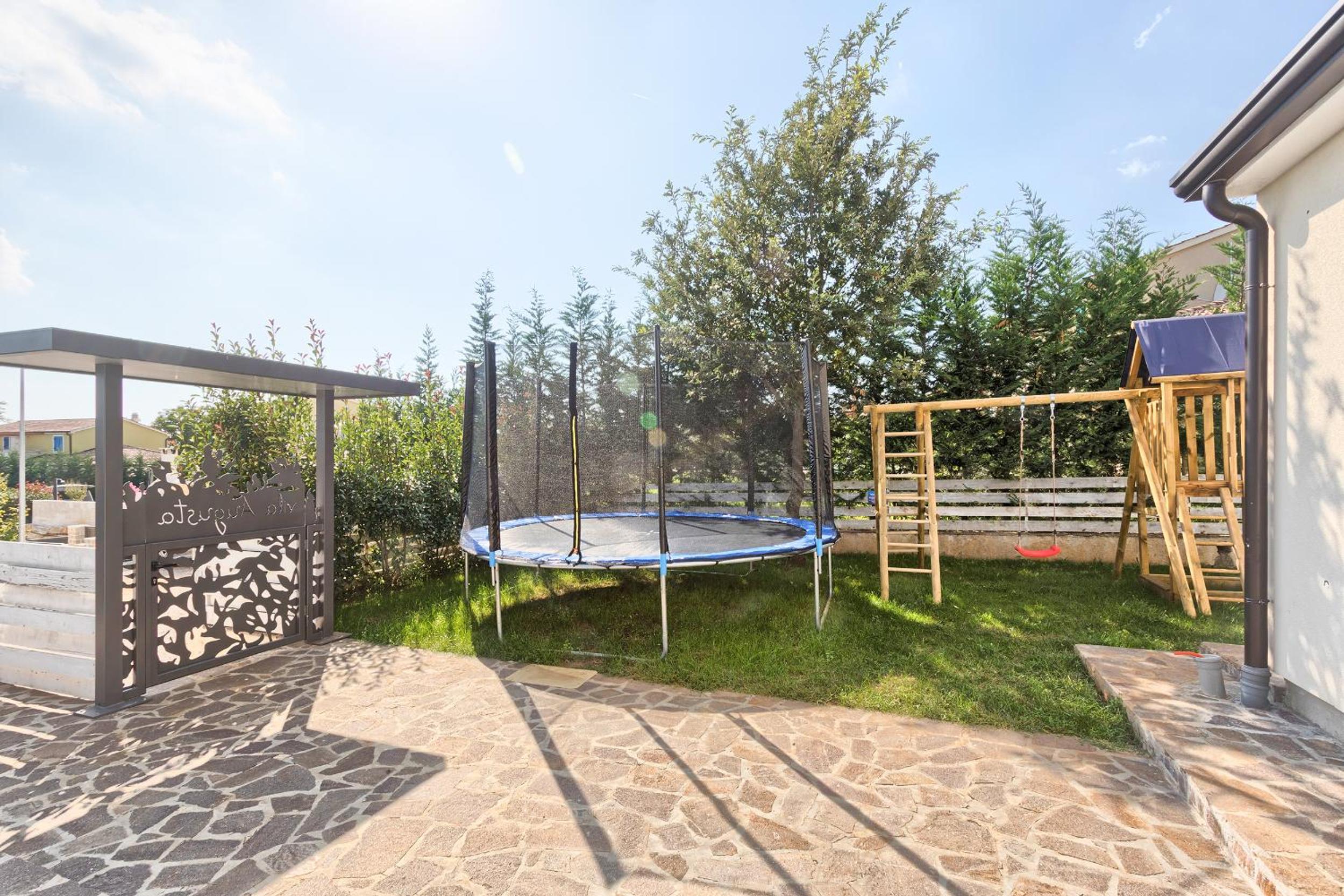 Villa photo 3