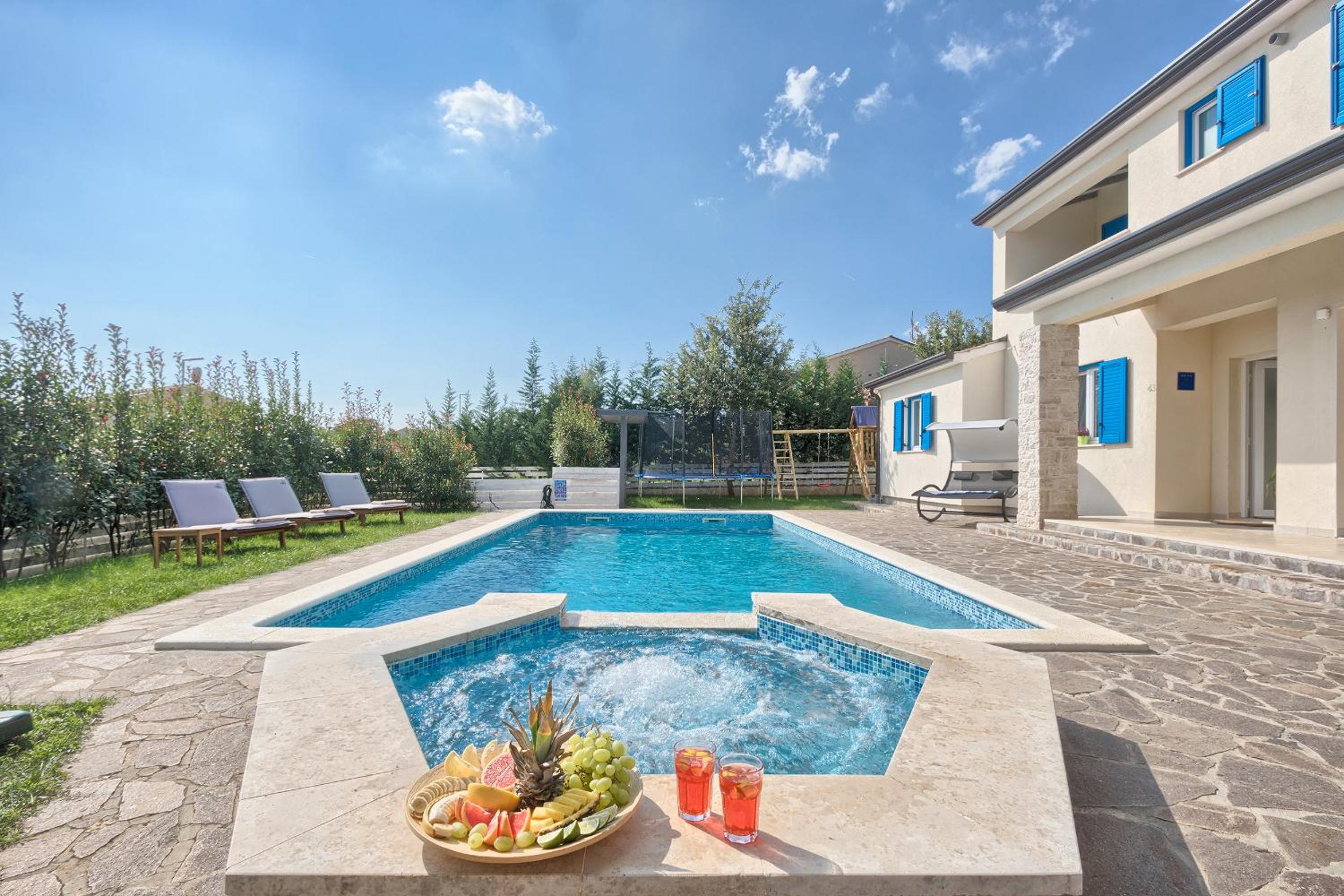 Villa photo 2