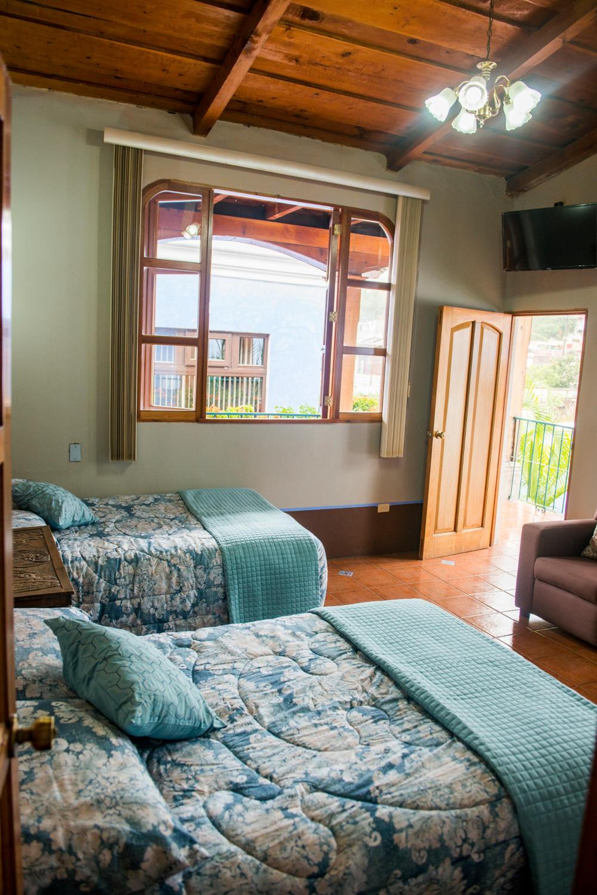 Twin Room with Private Bathroom photo 2