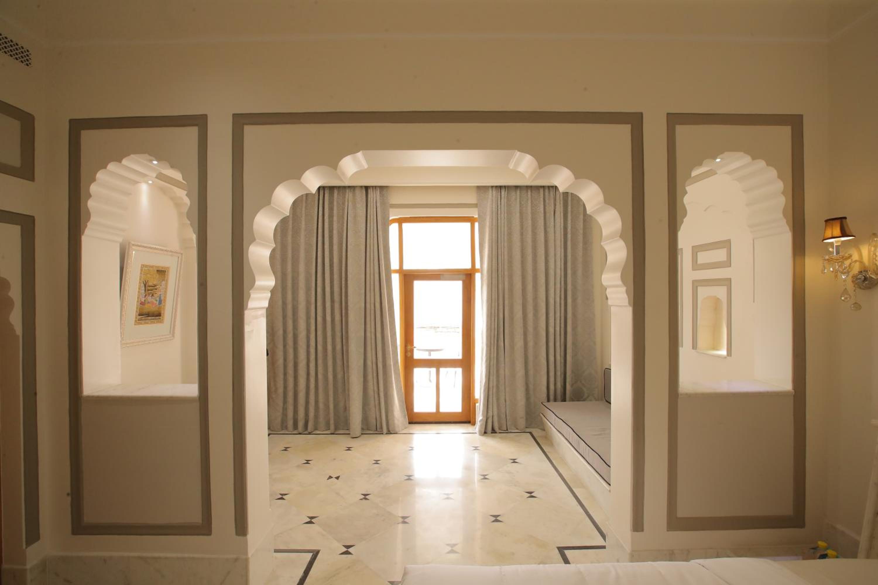  Royal Villa Suite with Private Pool : Welcome drink on arrival, 2 pints of Kingfisher lager beer, One child up to 10 years complimentary without extra bed,20% discount on all resort services,Complimentary Mini Bar - Photo 4