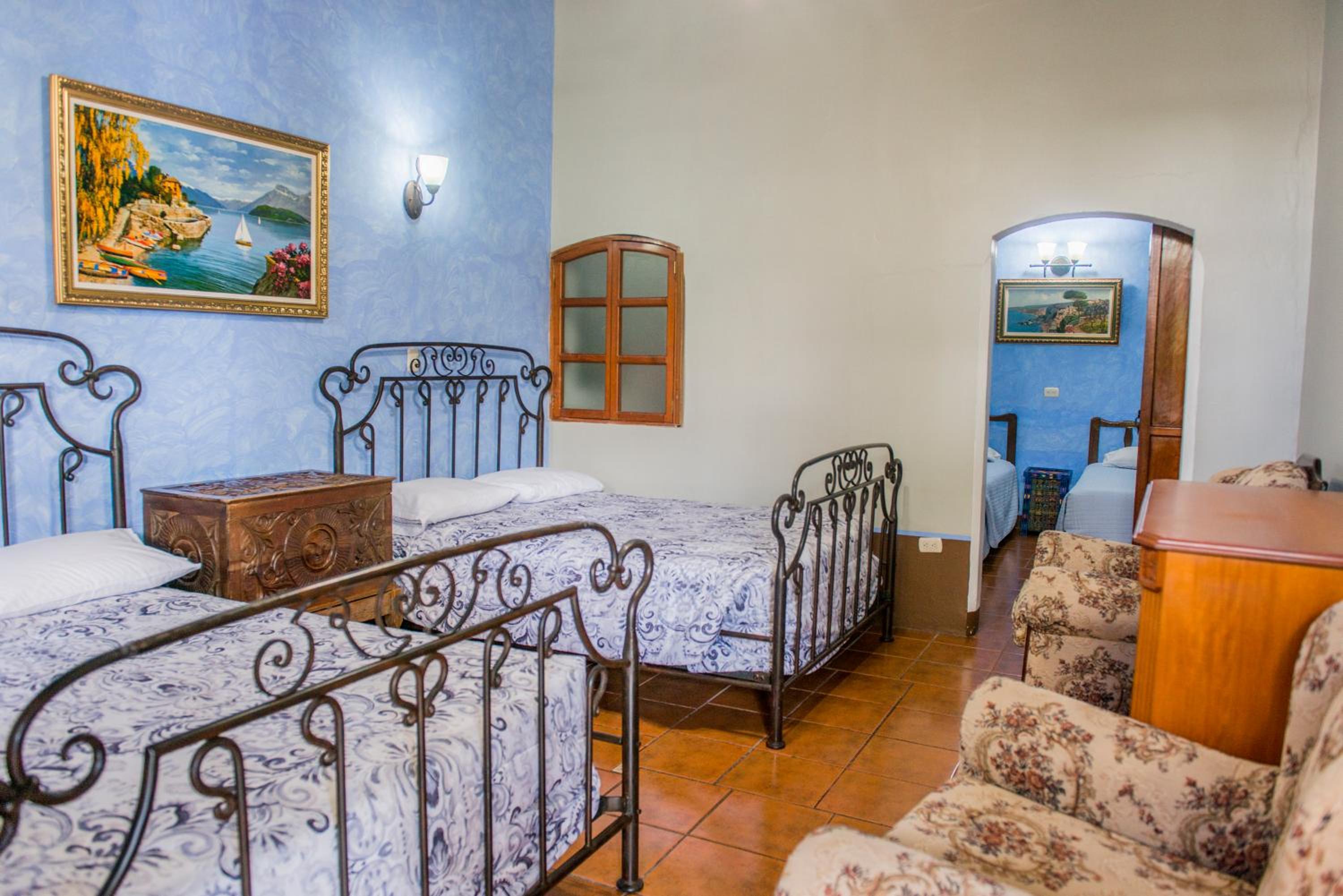 Quadruple Room with Private Bathroom photo 1