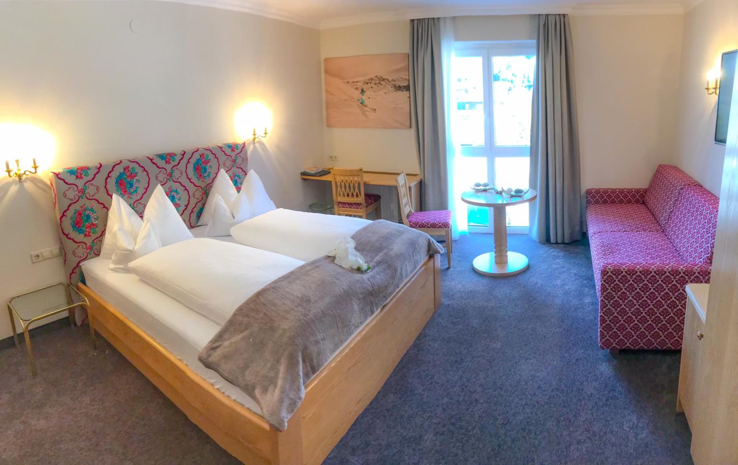Deluxe Double Room (2 Adults + 1 Child)