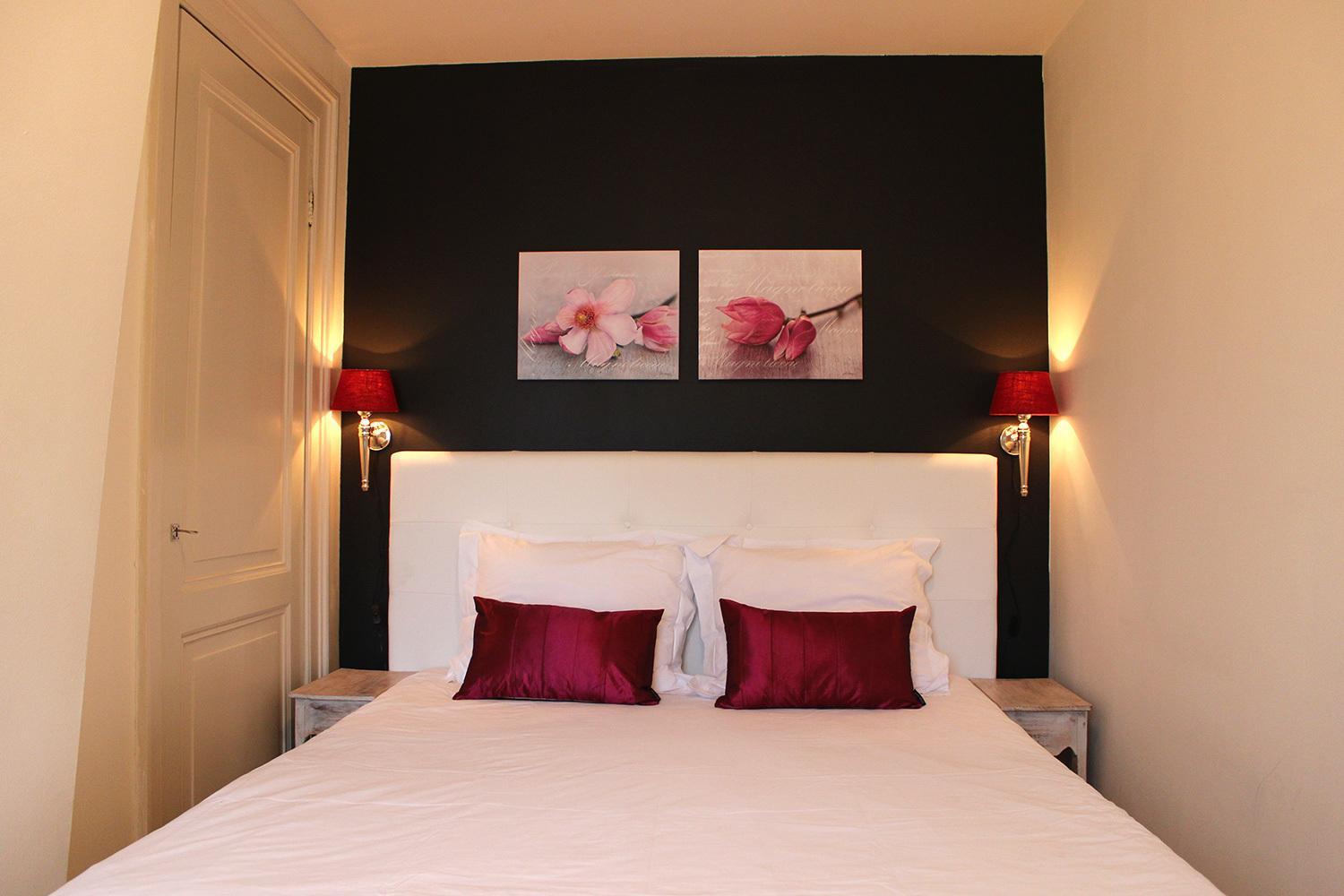 One-Bedroom Apartment with Canal View (2 People)