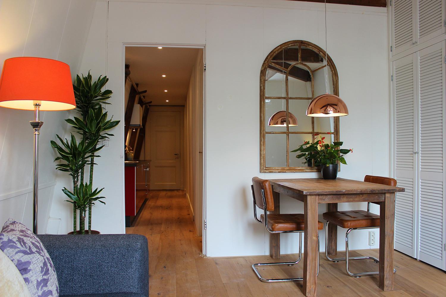 One-Bedroom Apartment with Canal View (2 People) photo 2