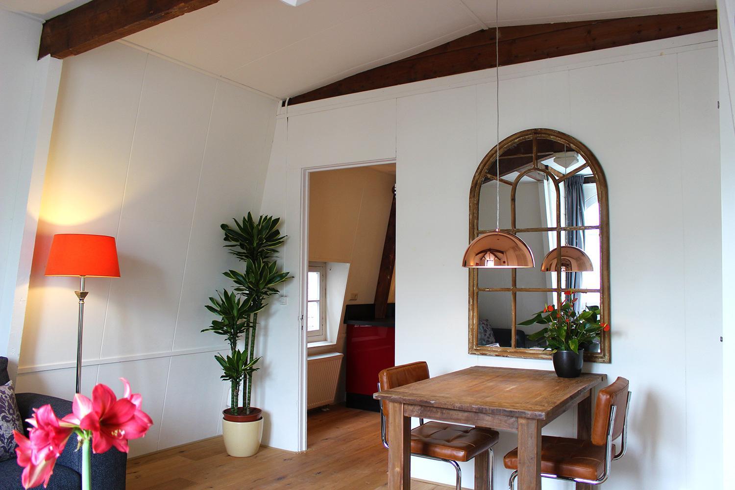 One-Bedroom Apartment with Canal View (2 People) photo 3