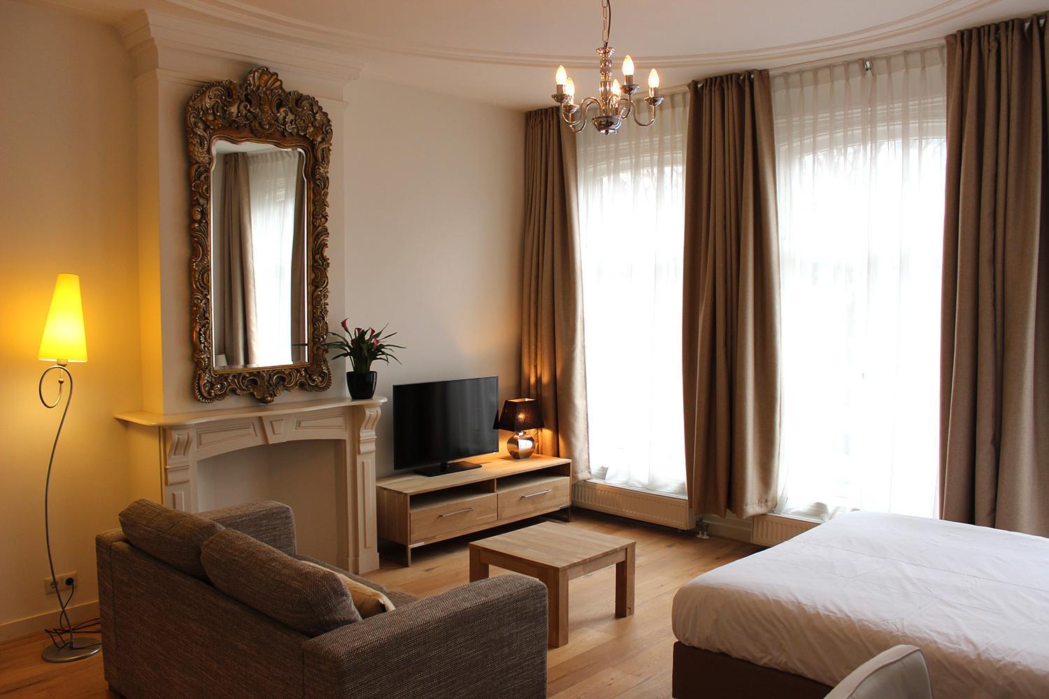 Large Studio with Canal View (2 People)