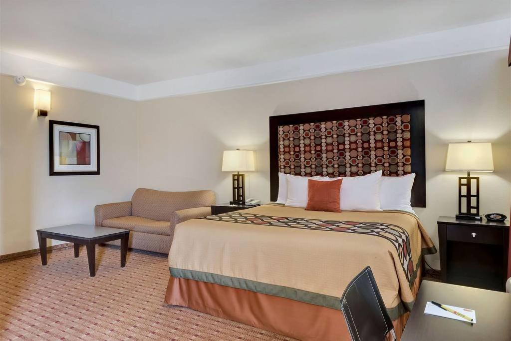 King Suite - Non-Smoking - Photo 1