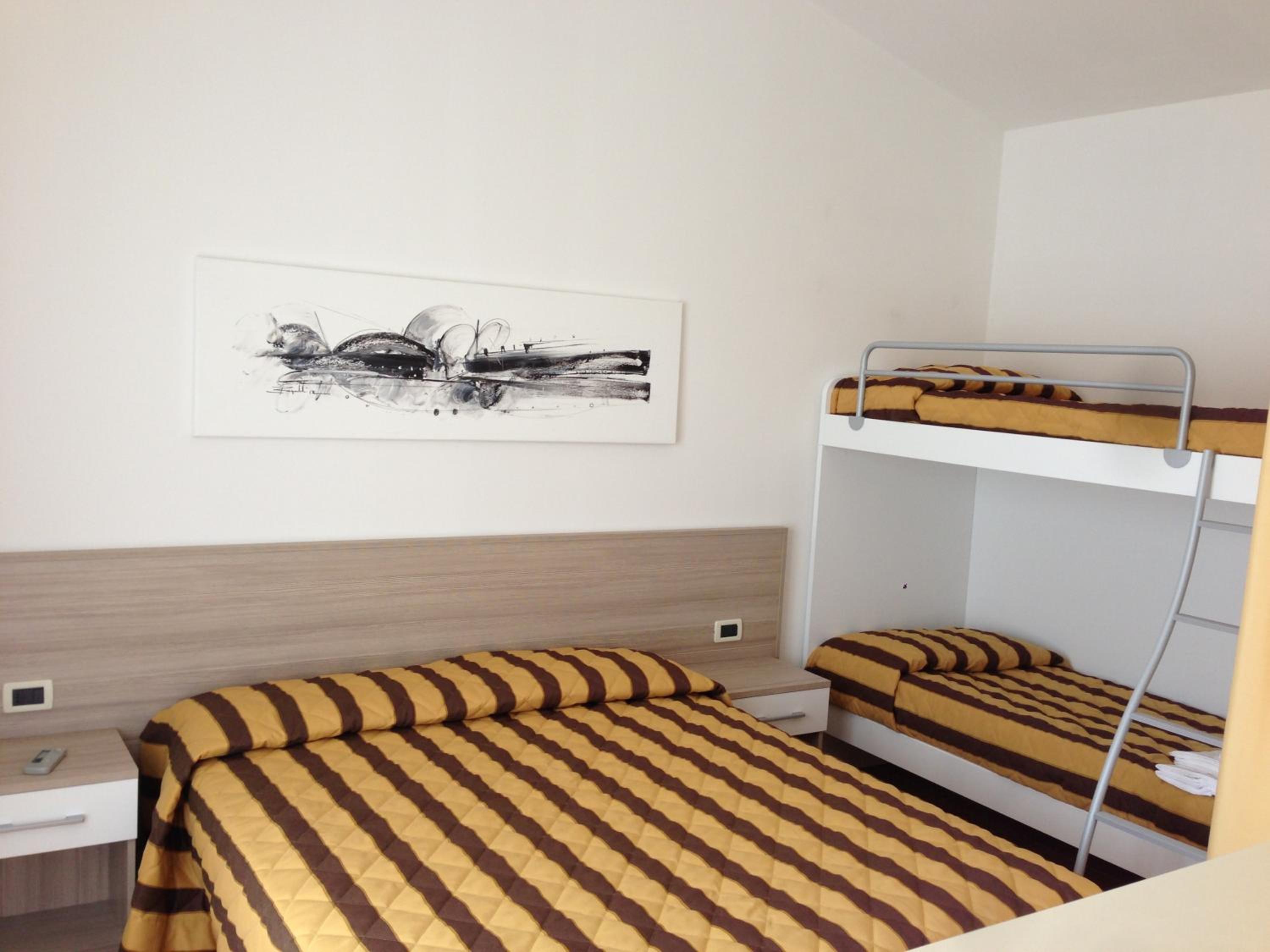 One-Bedroom Apartment (5 Adults) - Photo 2