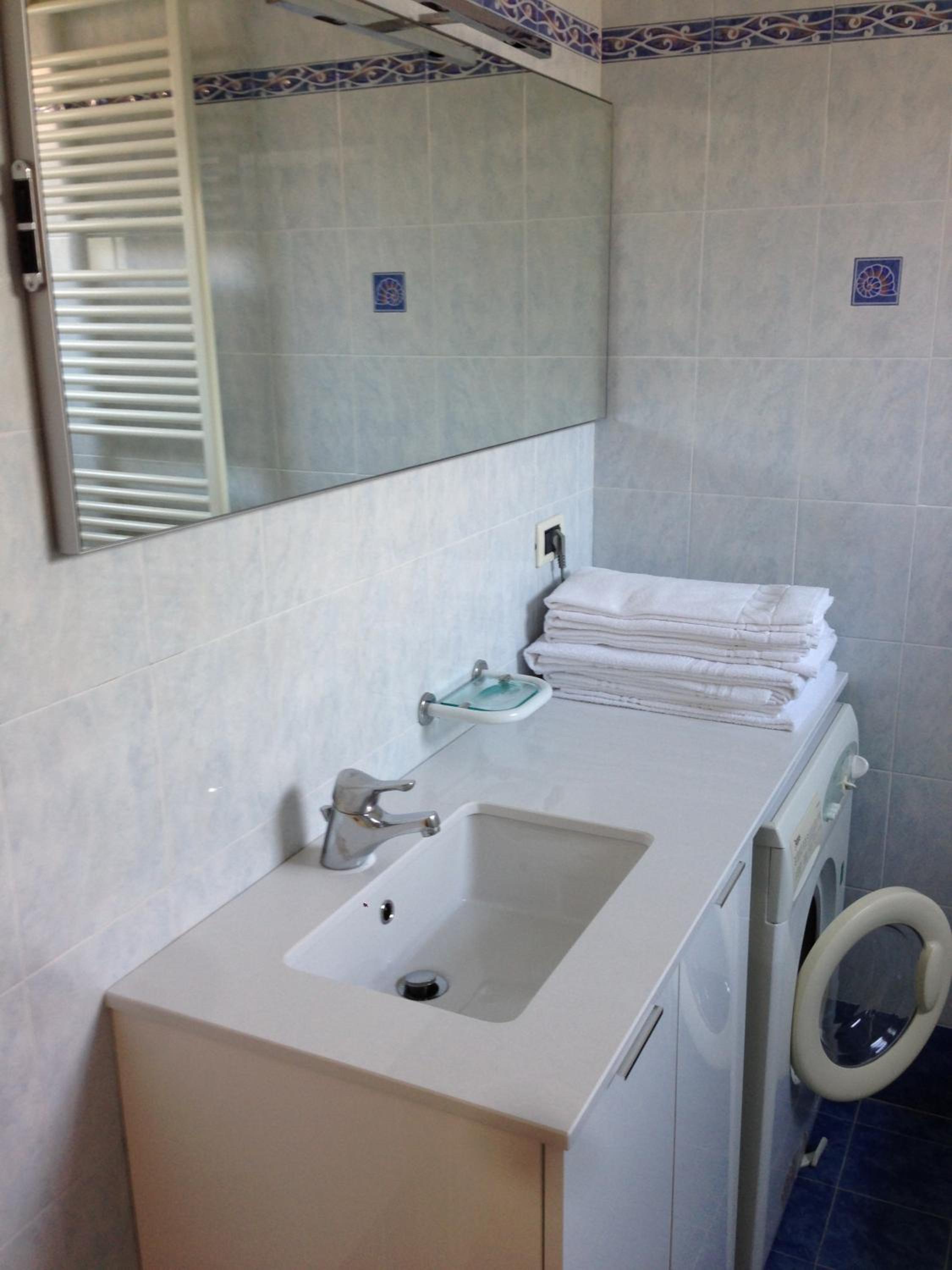 One-Bedroom Apartment (5 Adults) - Photo 6