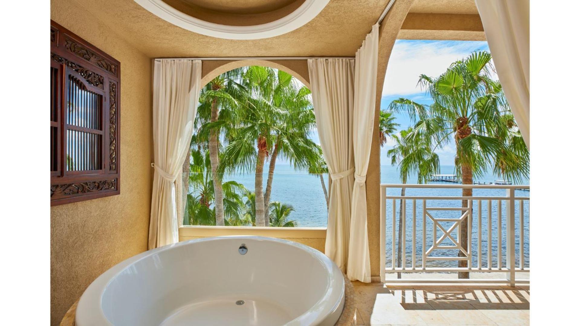 Lodge Oceanfront Double Queen Suite - Photo 4