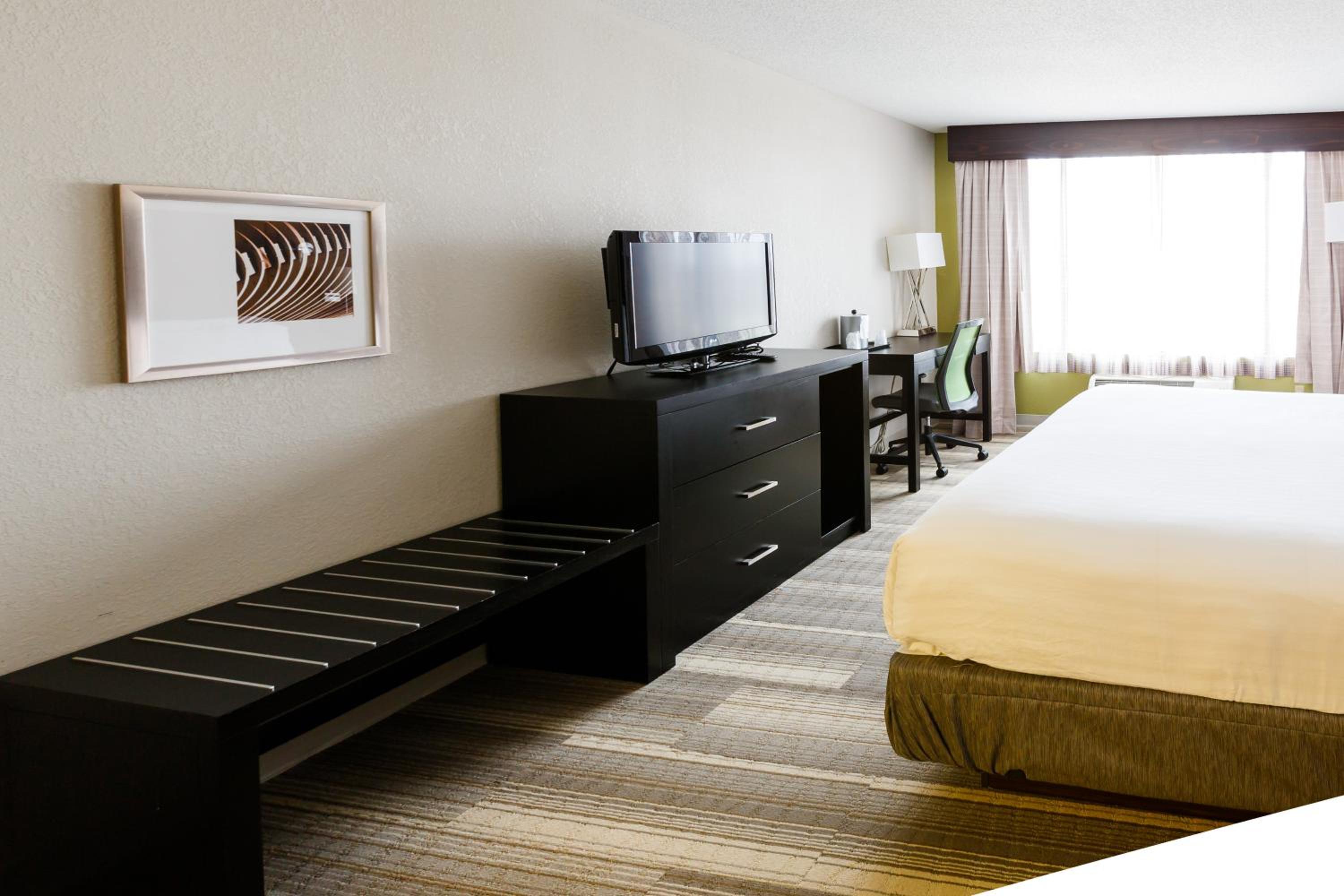King Room - Mobility Access/Hearing Accessible - Photo 1