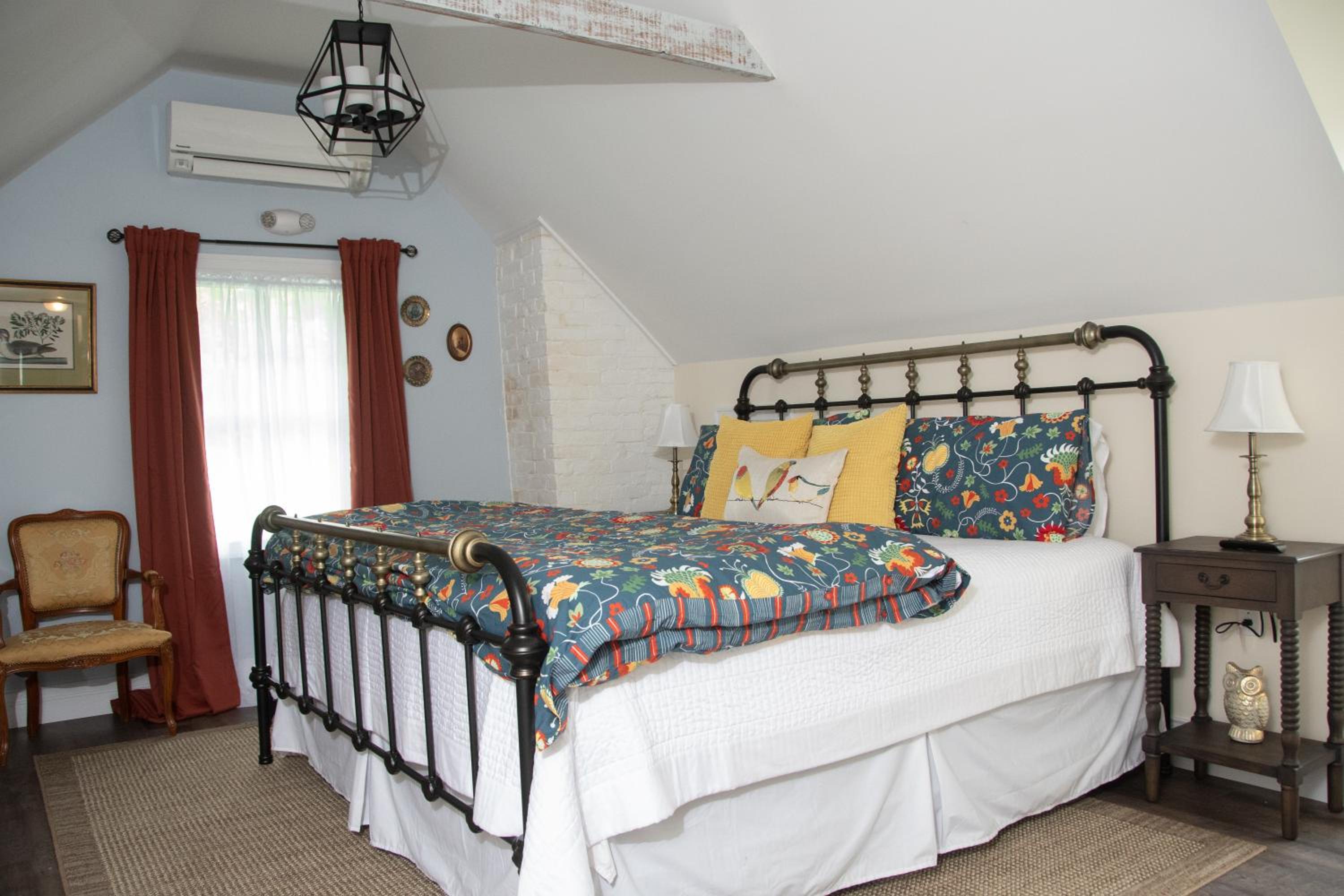 Deluxe King Room photo 1