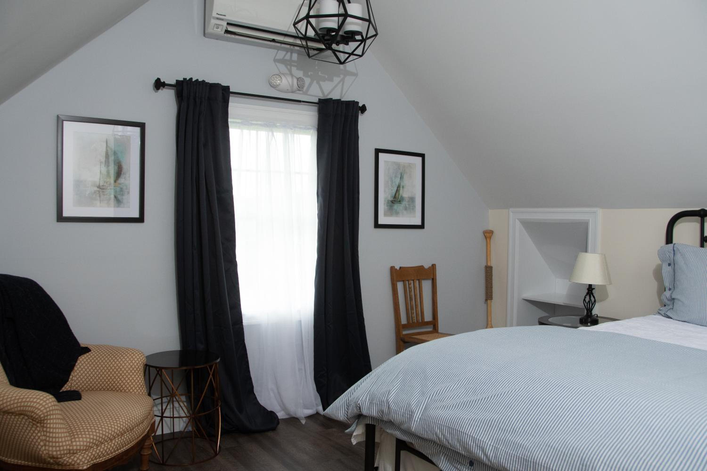 Deluxe King Room photo 1