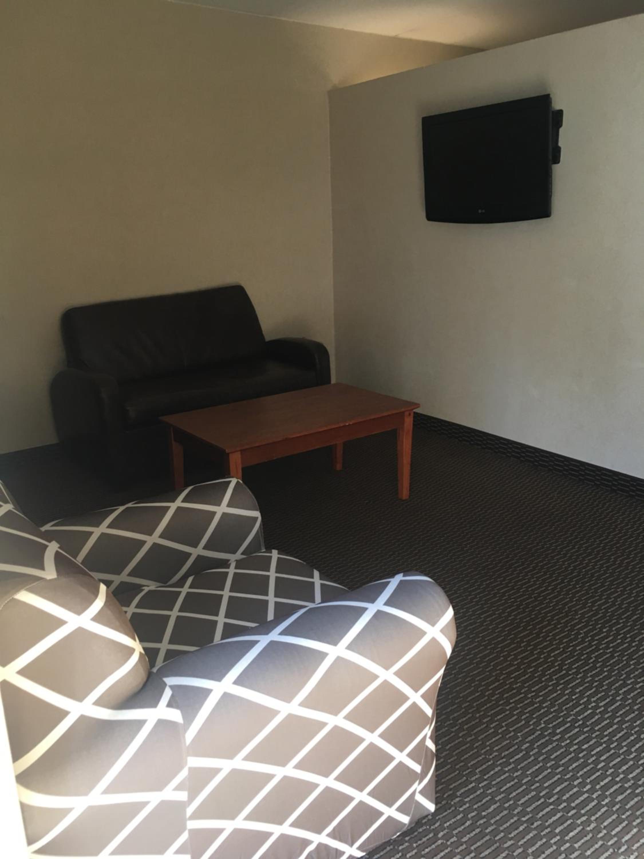 King Studio Suite - Non-Smoking - Photo 3