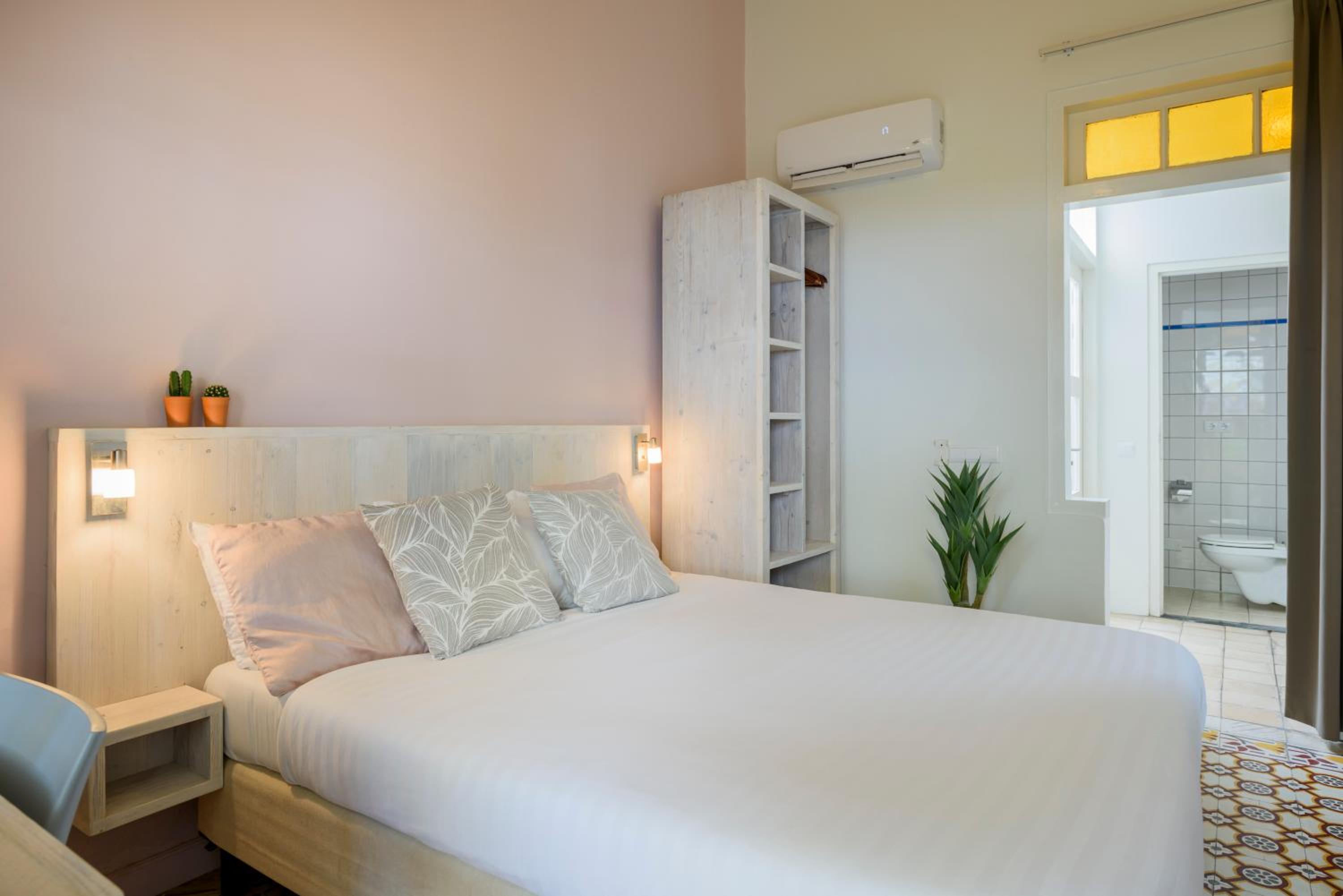 Comfort Room photo 2