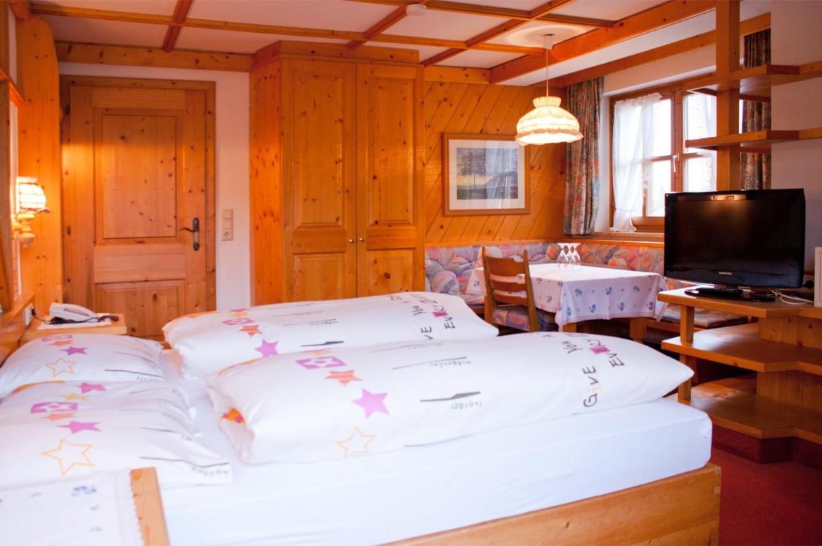 Double Room with Balcony - Photo 6