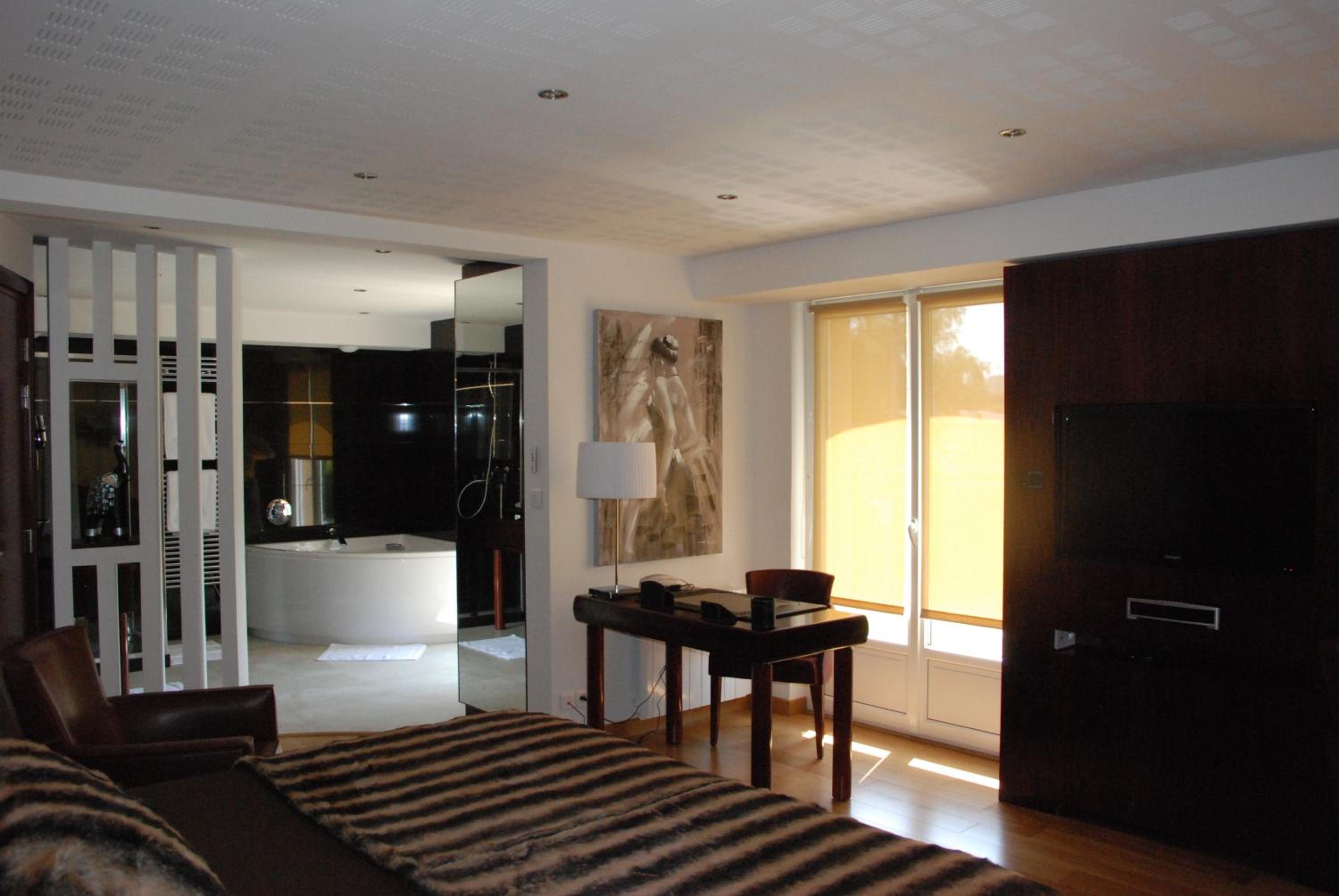 Deluxe Double King Room - Photo 6
