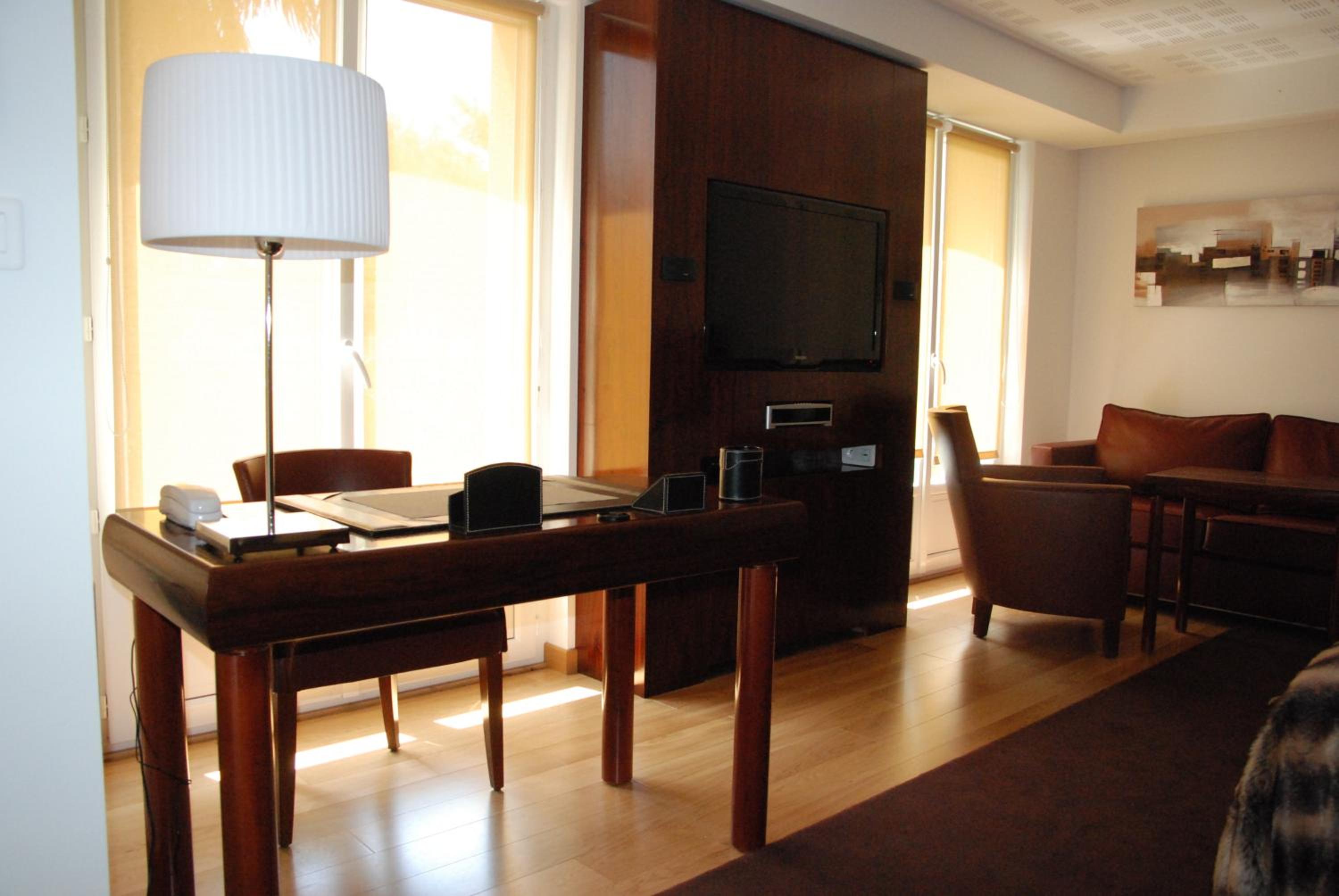 Deluxe Double King Room - Photo 7