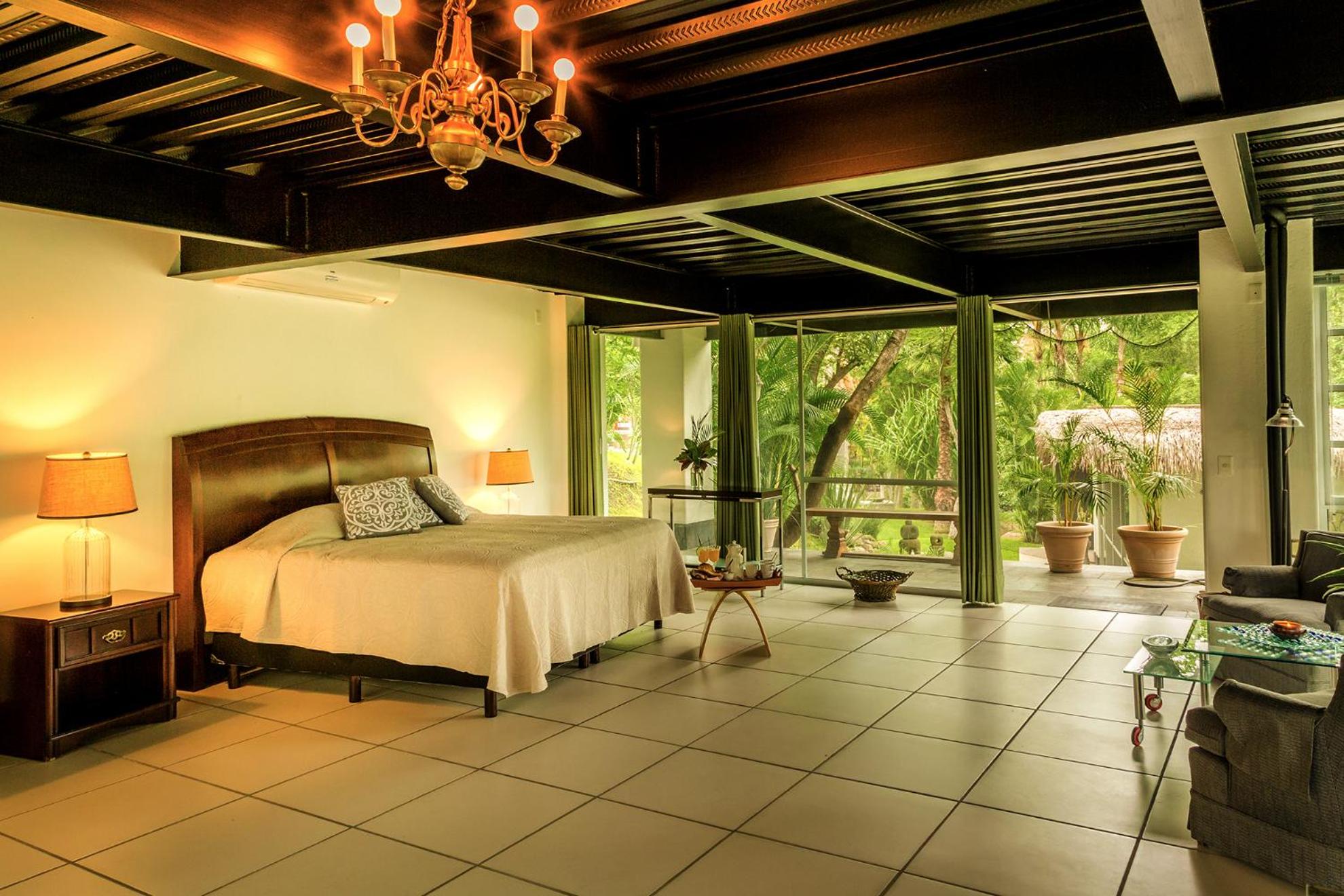 King Suite with Spa Bath photo 1