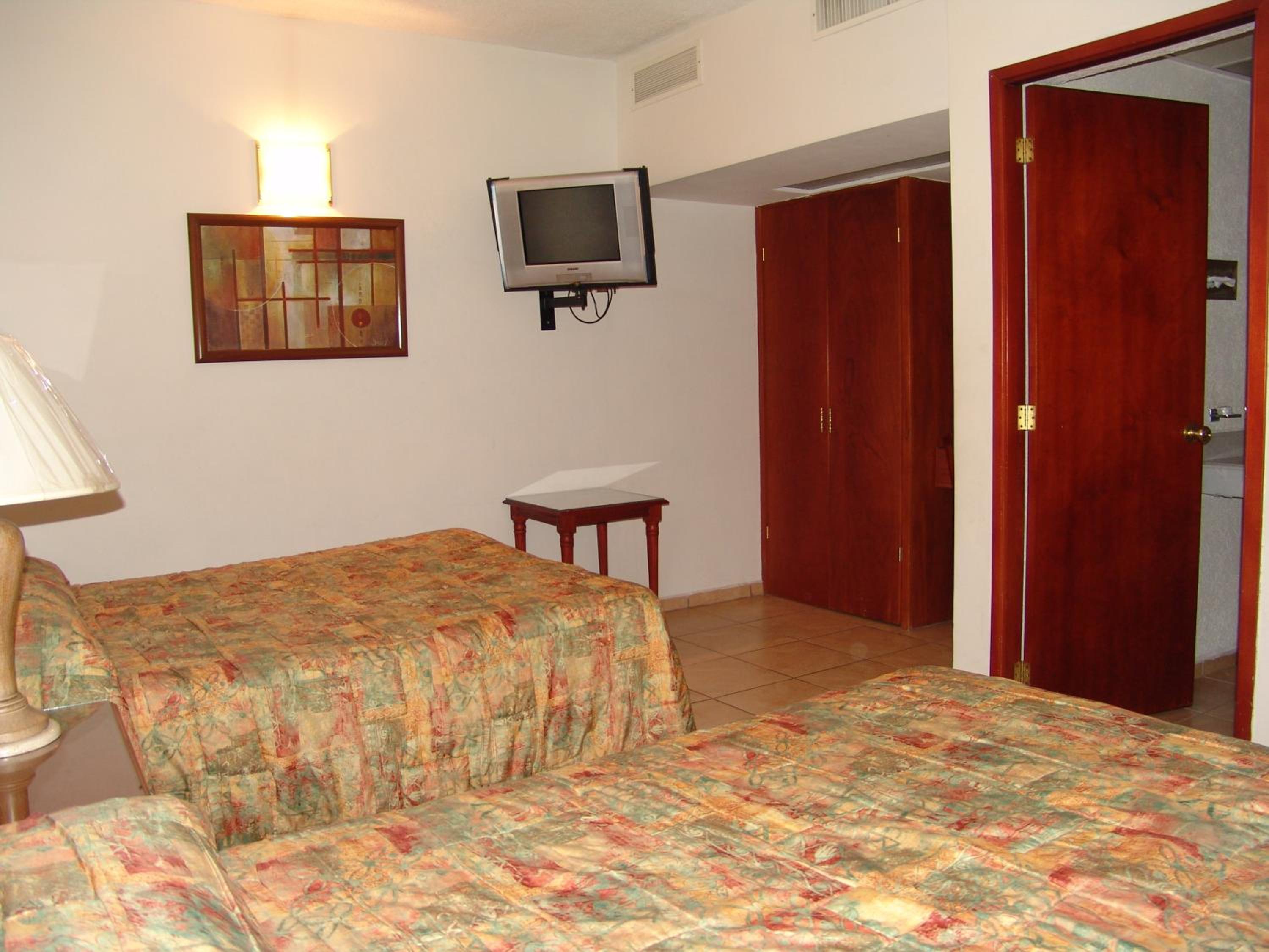 Double Room with Two Double Beds photo 2