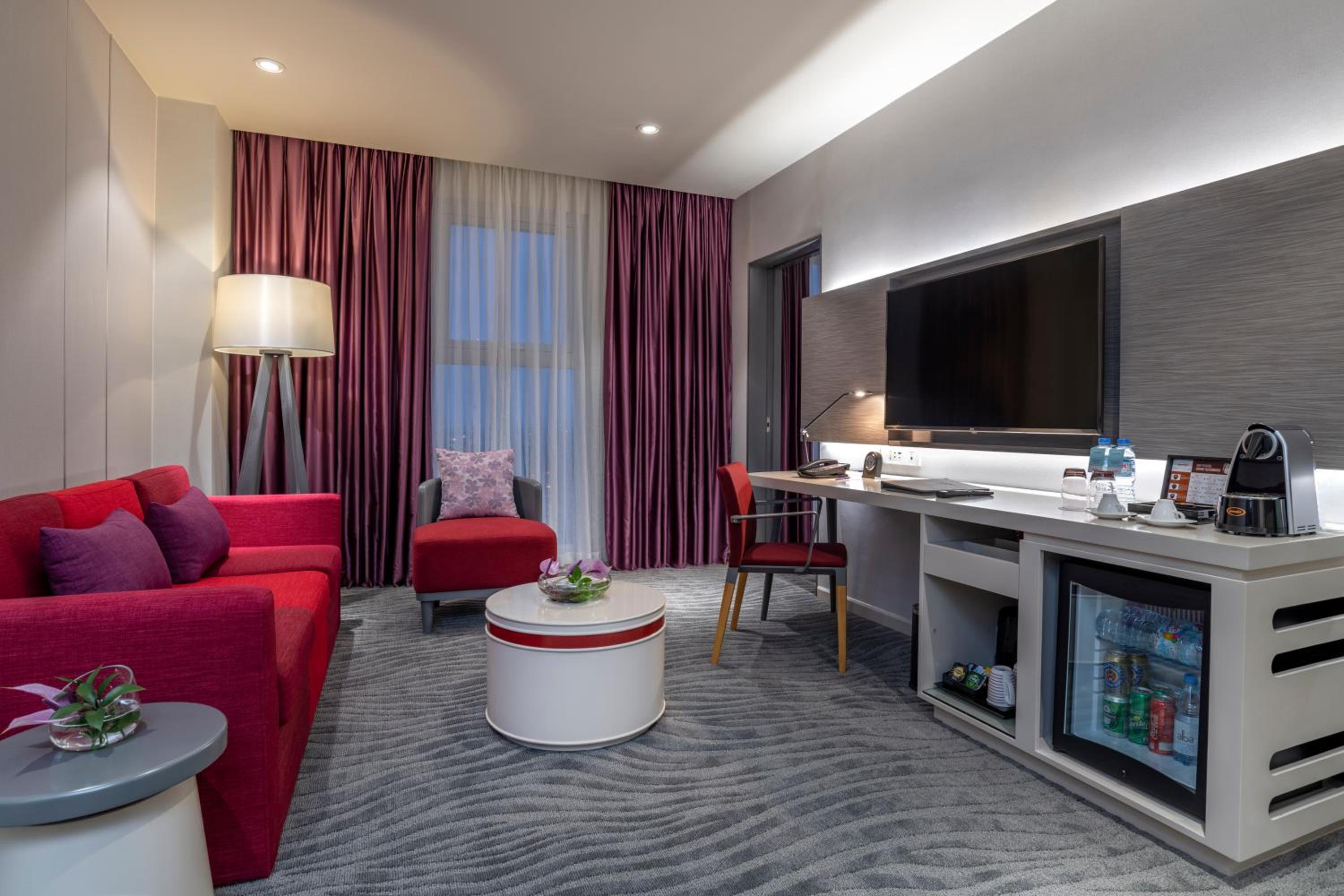 Deluxe King Suite - Privilege Lounge Access photo 2