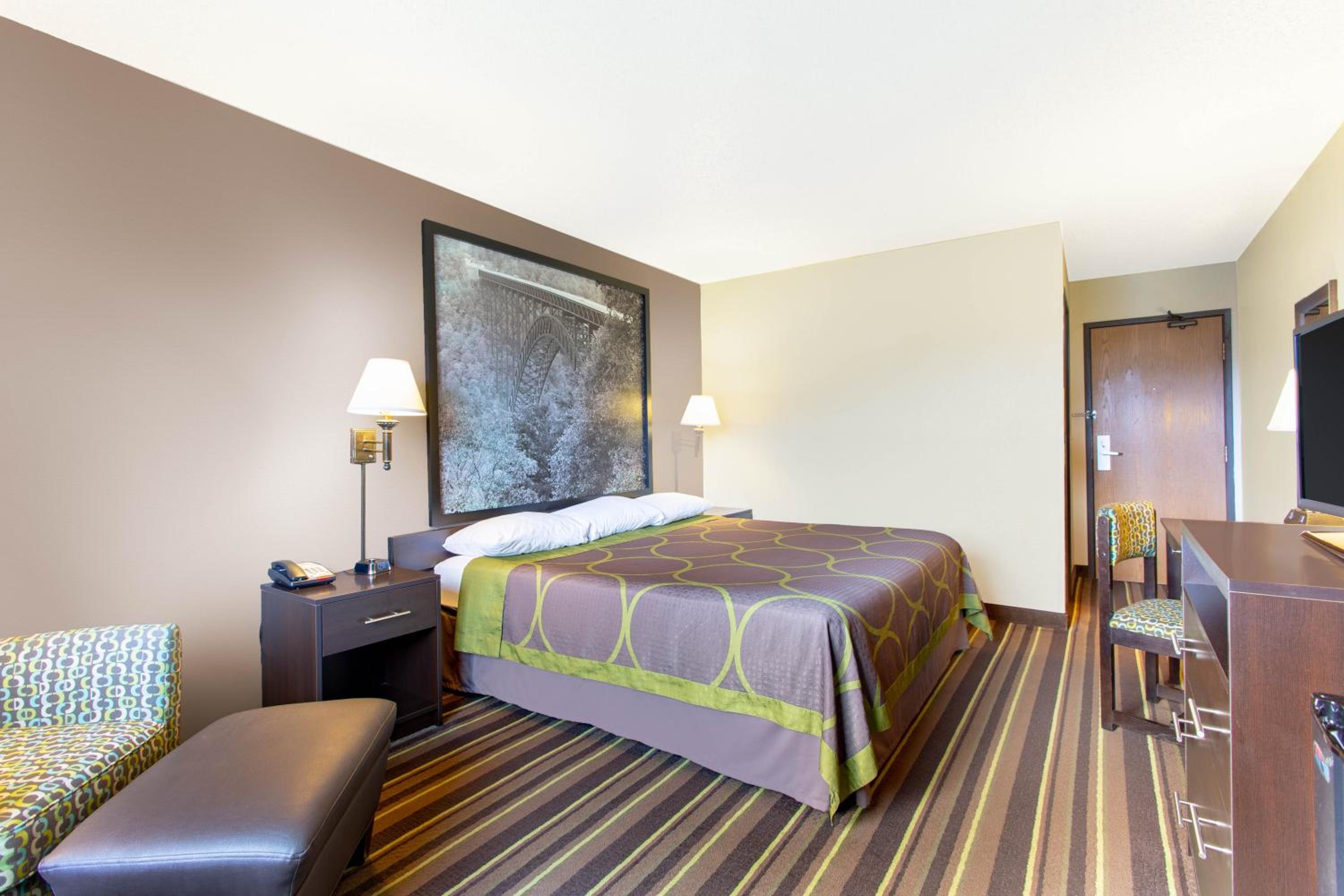 Standard King Room - Non-Smoking  - Photo 1