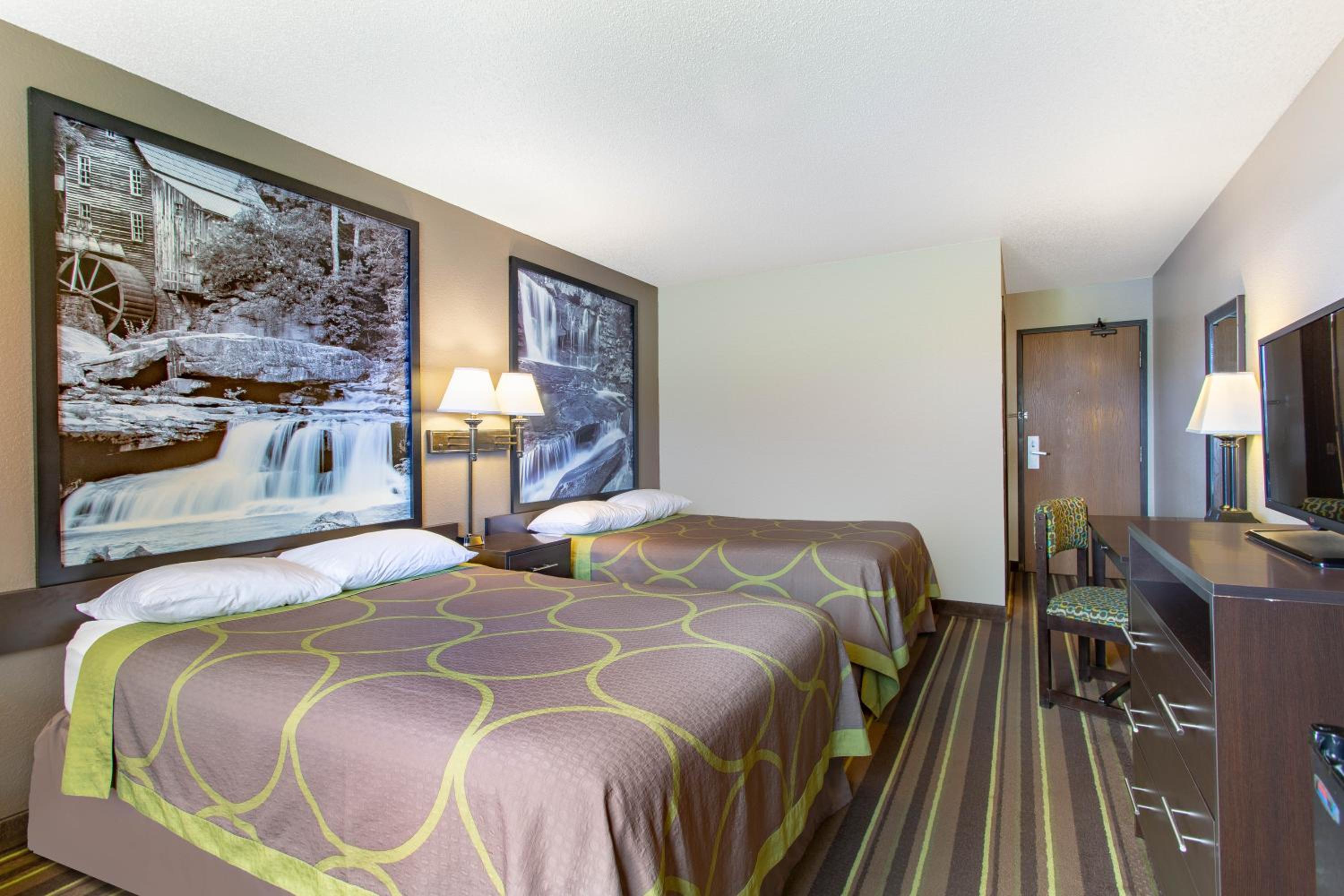 Double Room with Two Double Beds- Non-Smoking - Photo 2