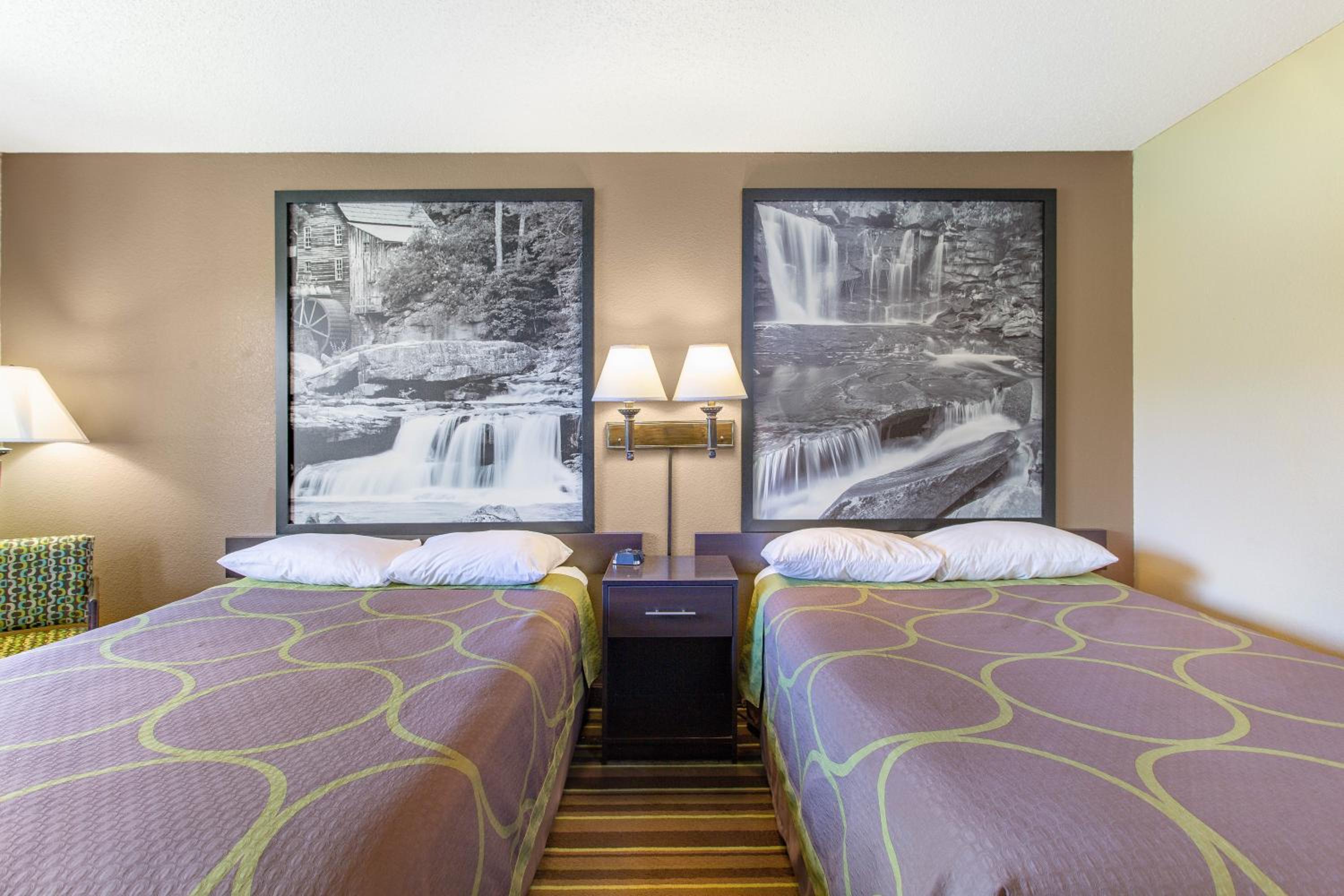 Double Room with Two Double Beds- Non-Smoking - Photo 3