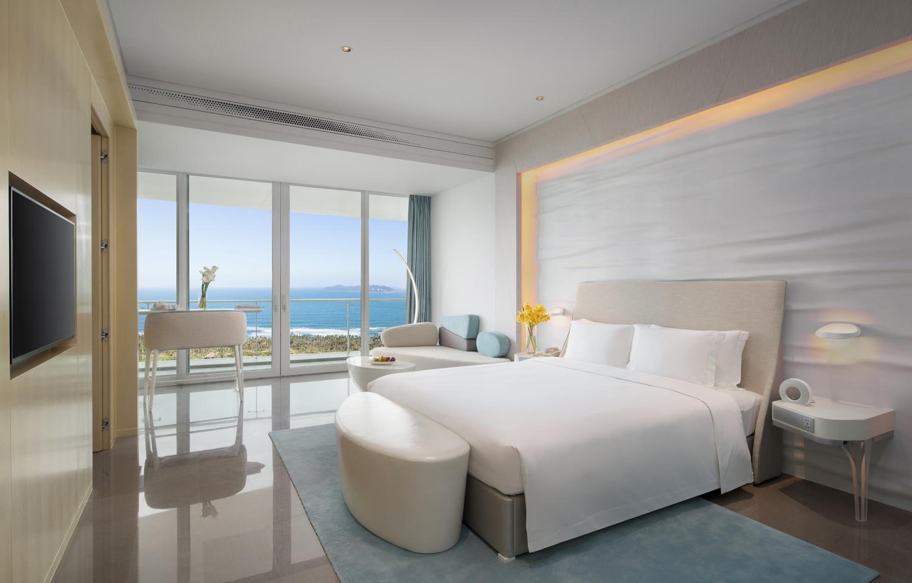 180 degree Deluxe Ocean View Twin Room photo 2