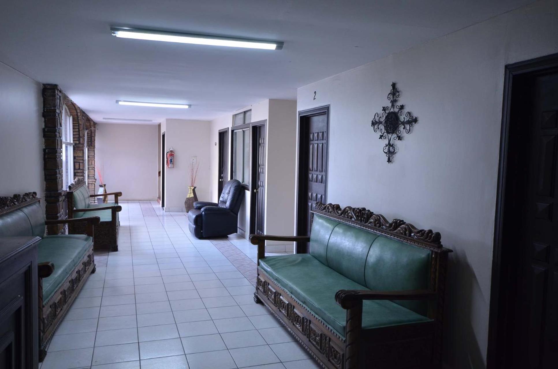 Standard Suite - Photo 23