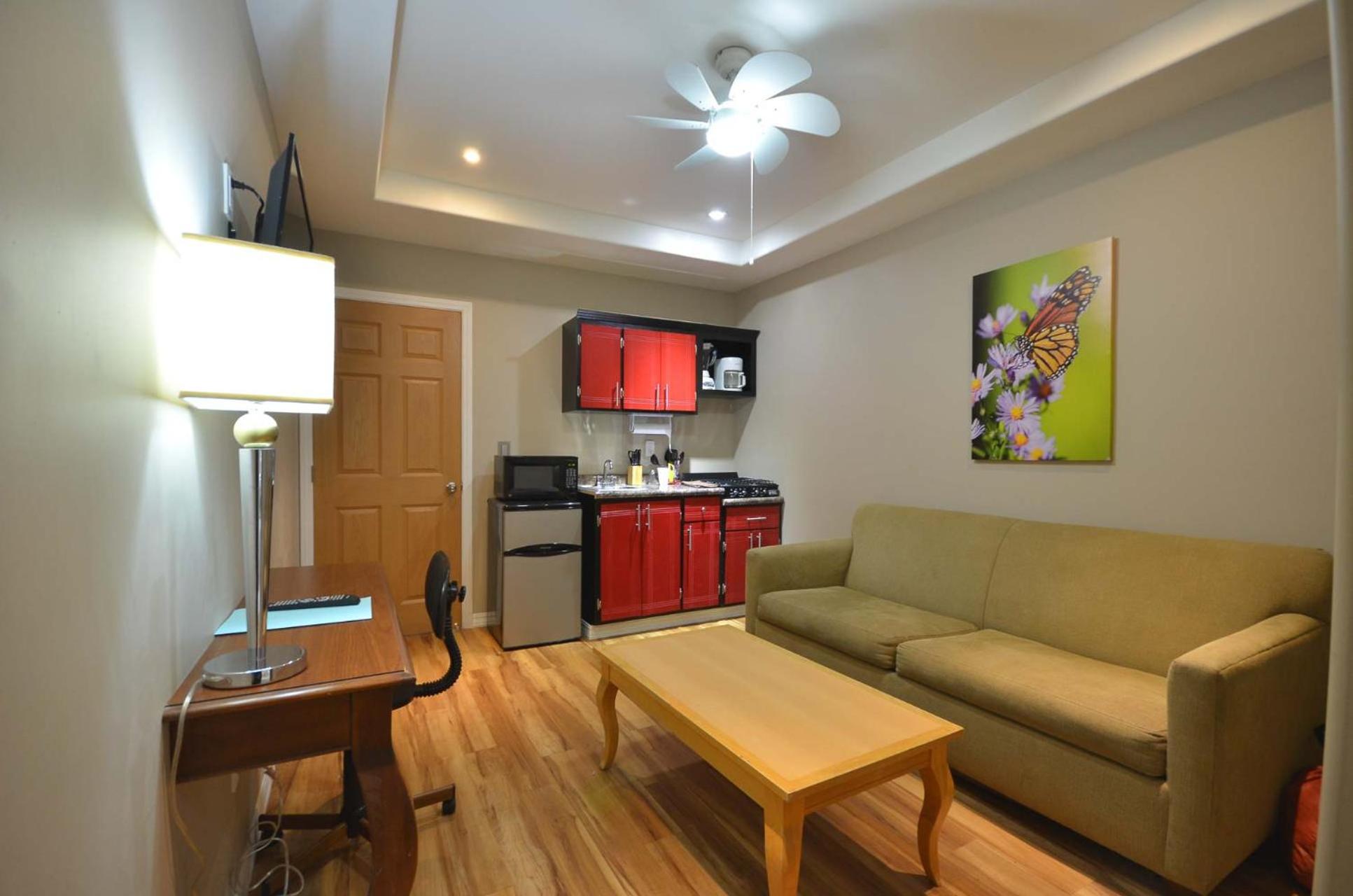 Standard Suite - Photo 1