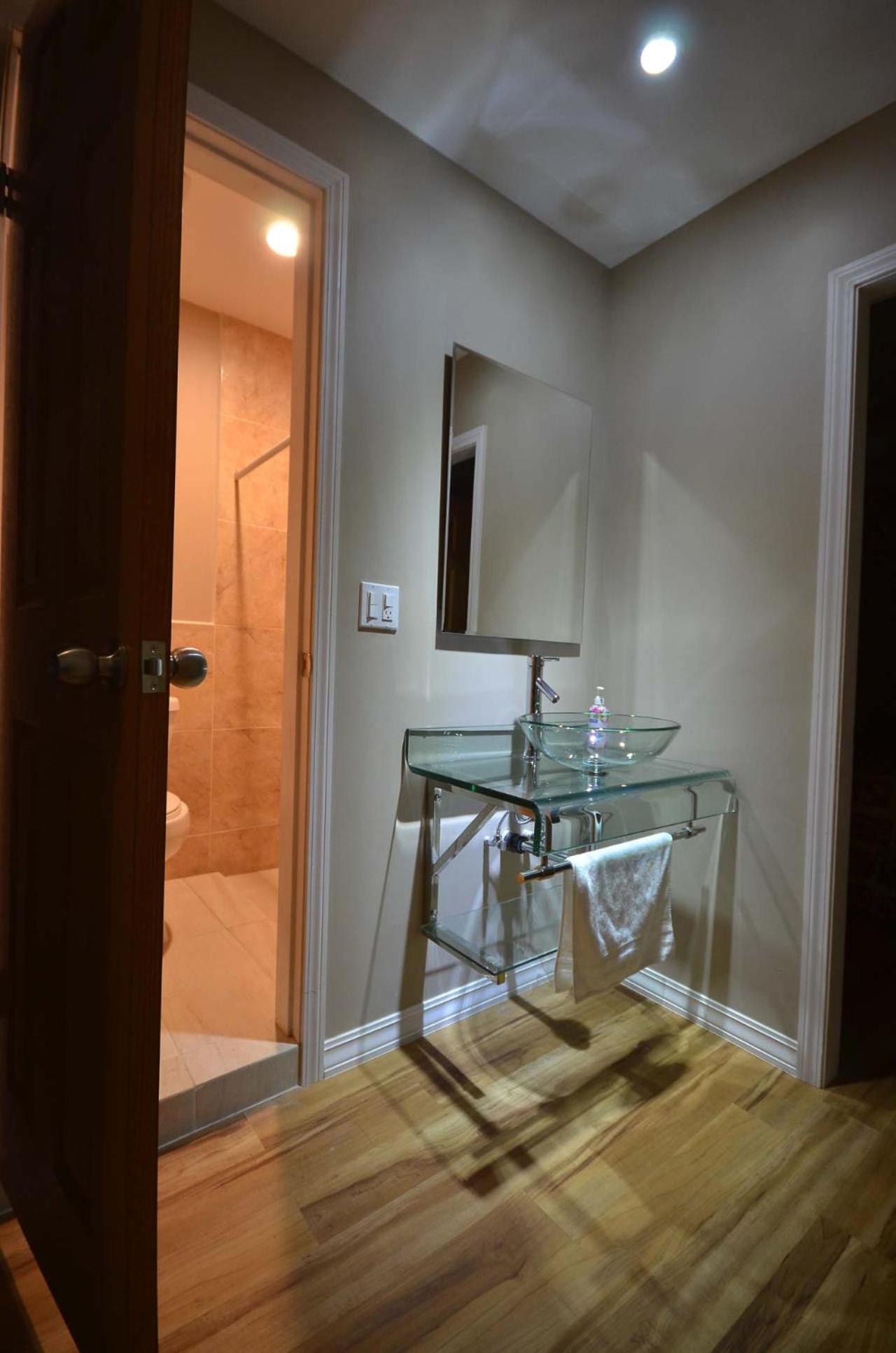 Standard Suite - Photo 14
