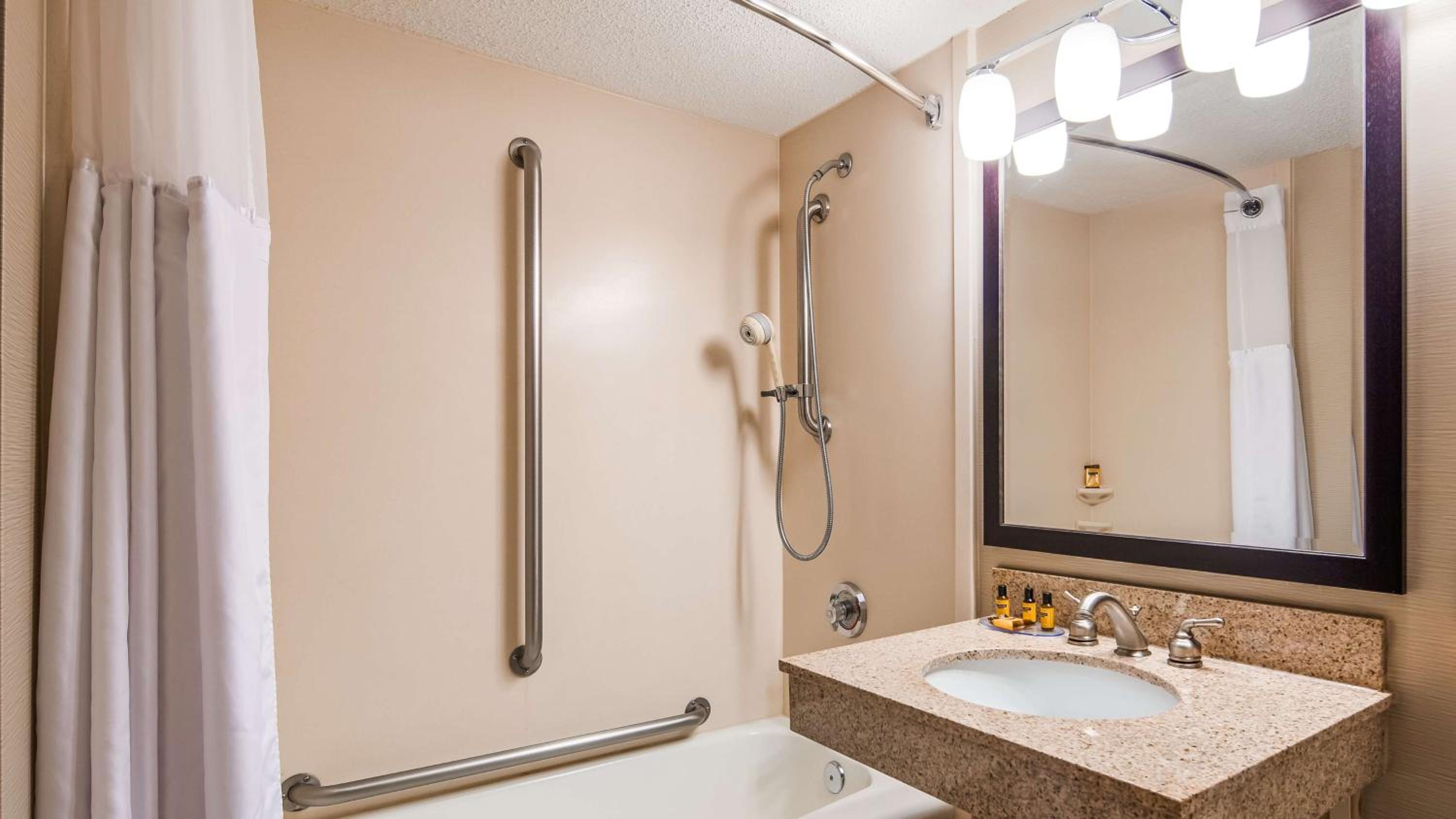 King Room - Disability Access - Photo 3