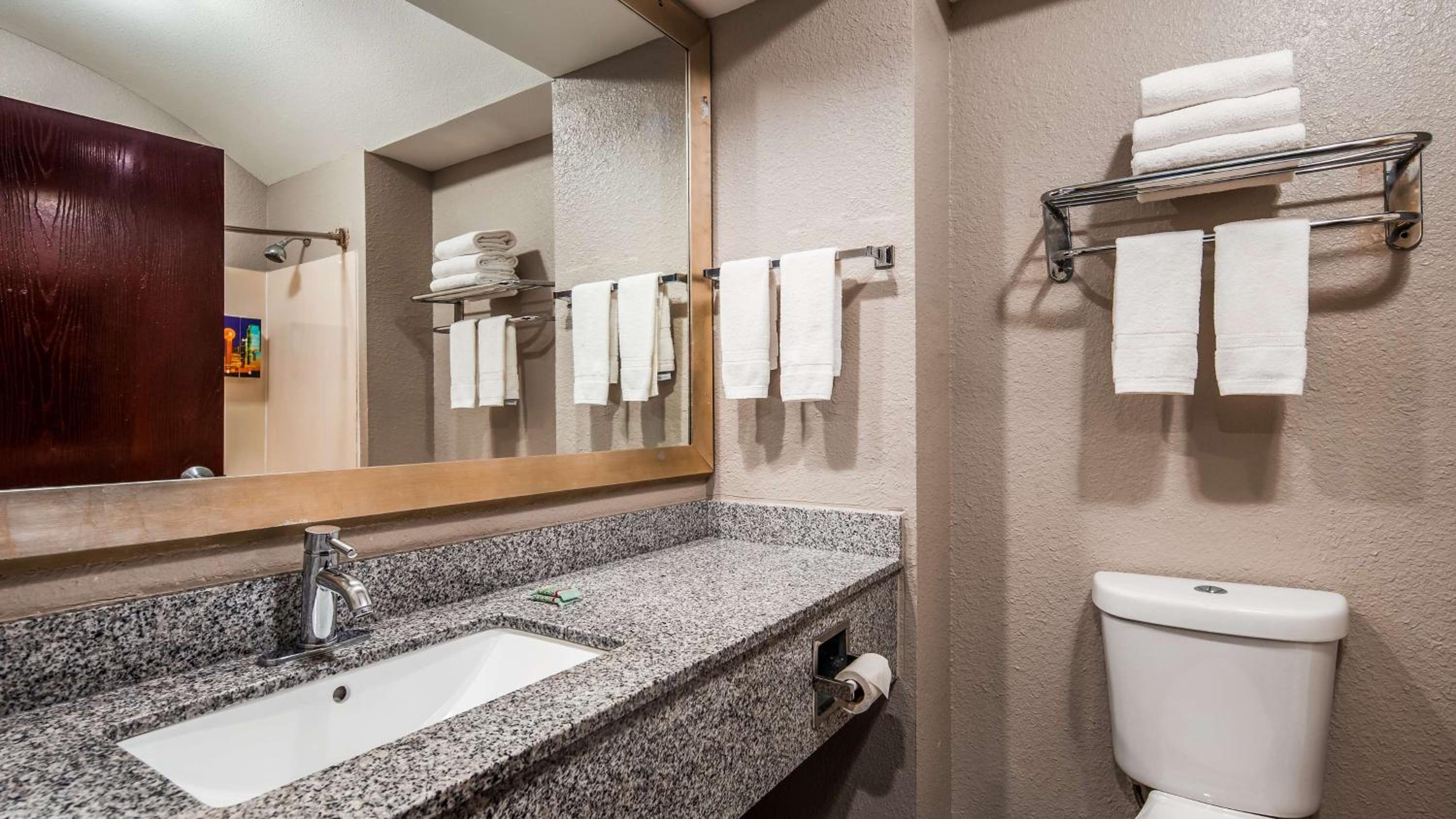 King Room with Walk-in Shower - Non-Smoking - Photo 3
