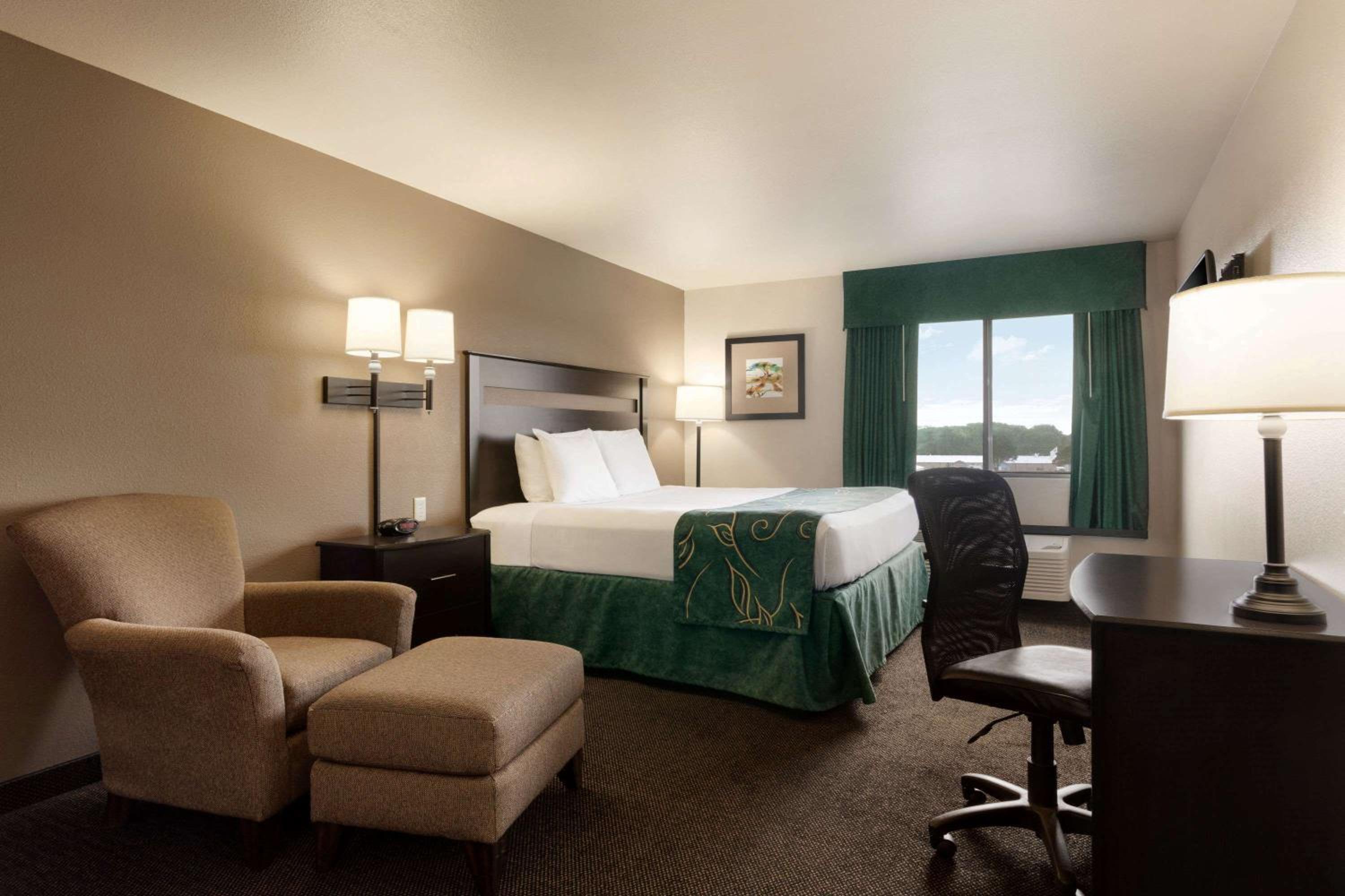 King Room - Non-Smoking photo 1
