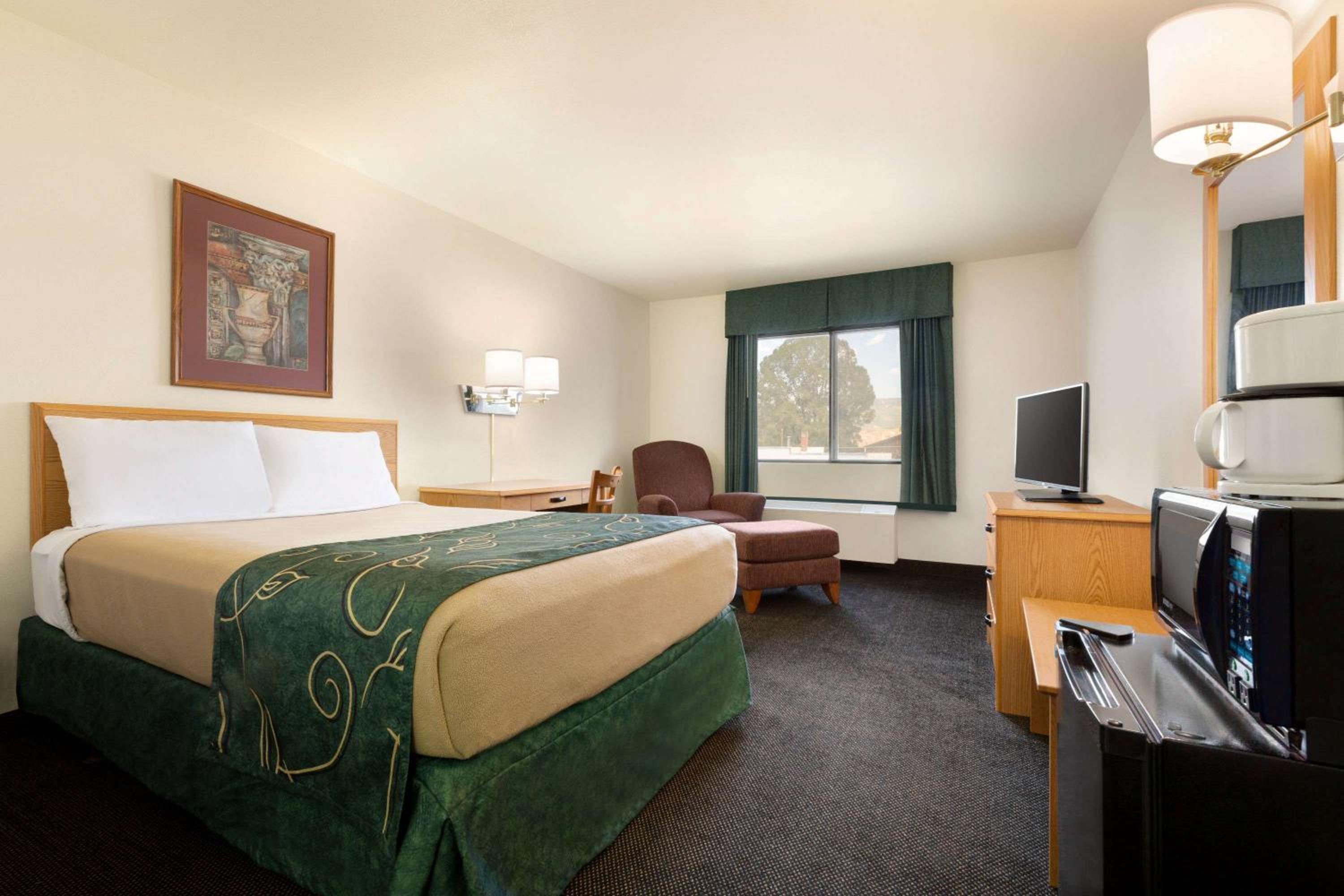 Double Room - Non-Smoking  - Photo 1