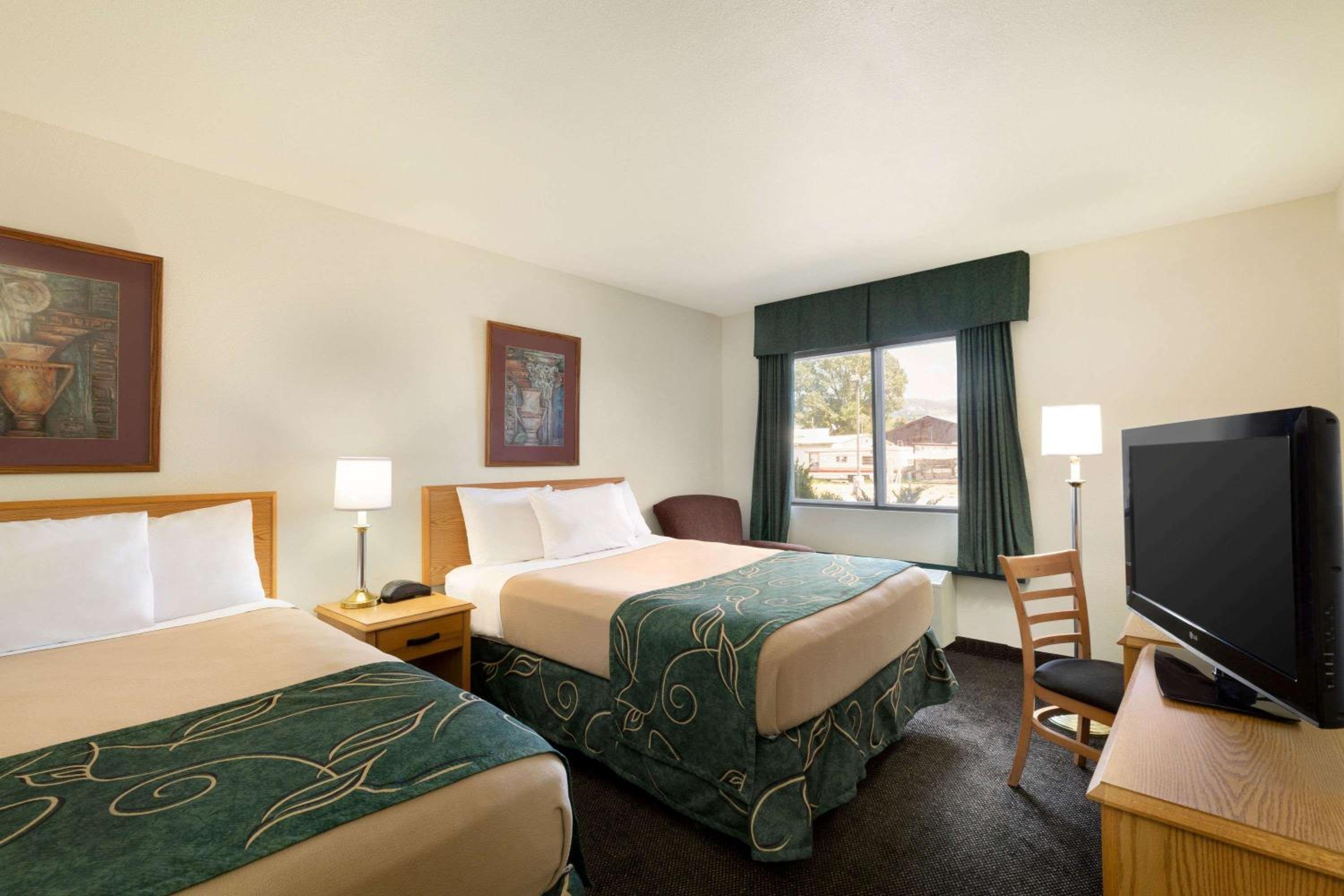 Double Room with Two Double Beds - Non-Smoking - Photo 1