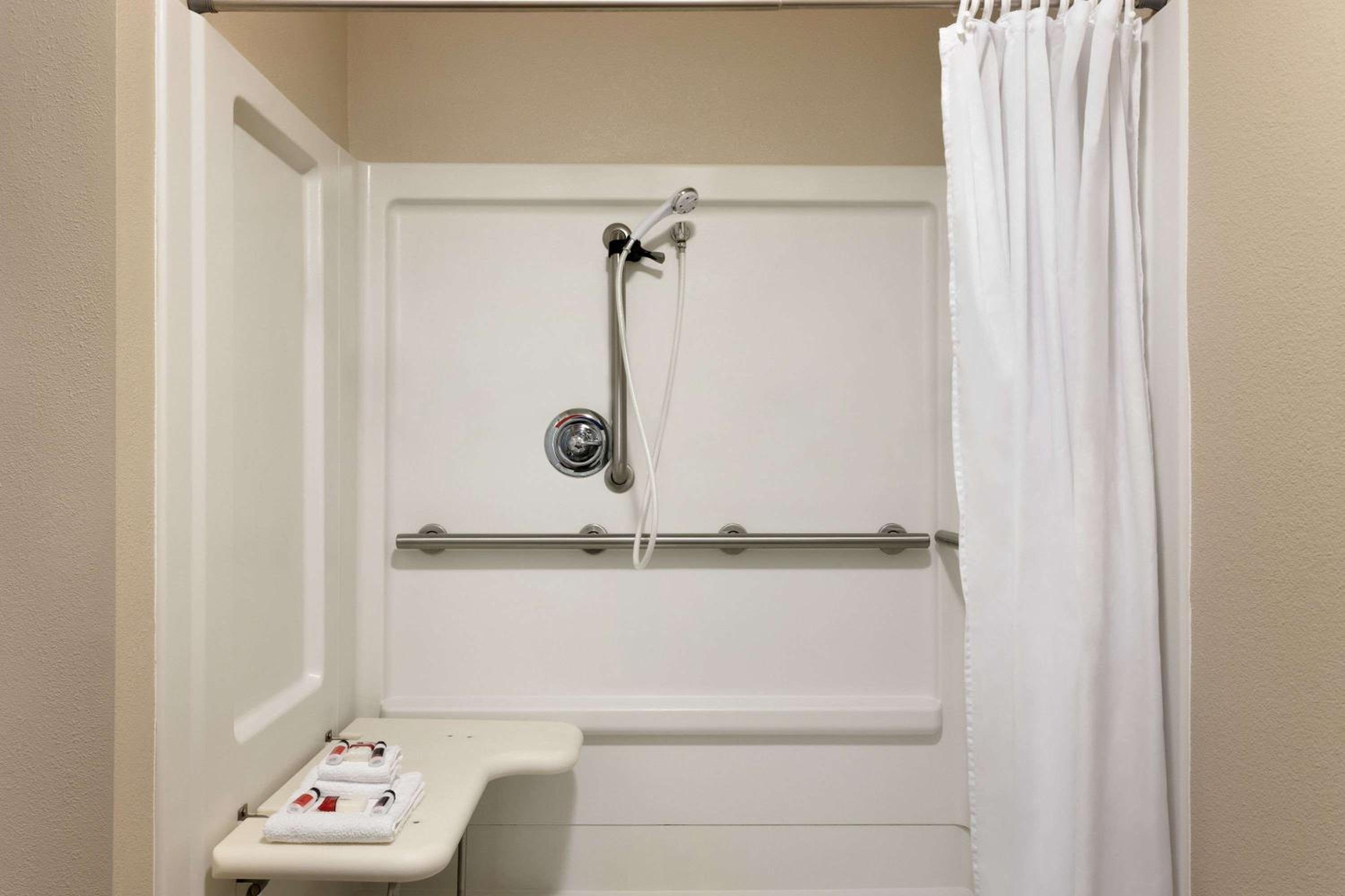 Double Room with Two Double Beds - Mobility Access/Non-Smoking - Photo 4